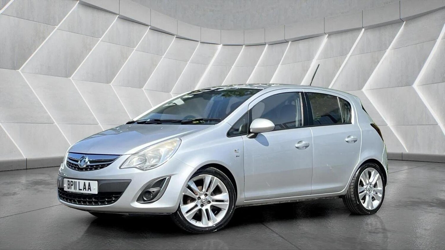 Used Vauxhall Corsa 2015 for sale - 76566614: Photo 2