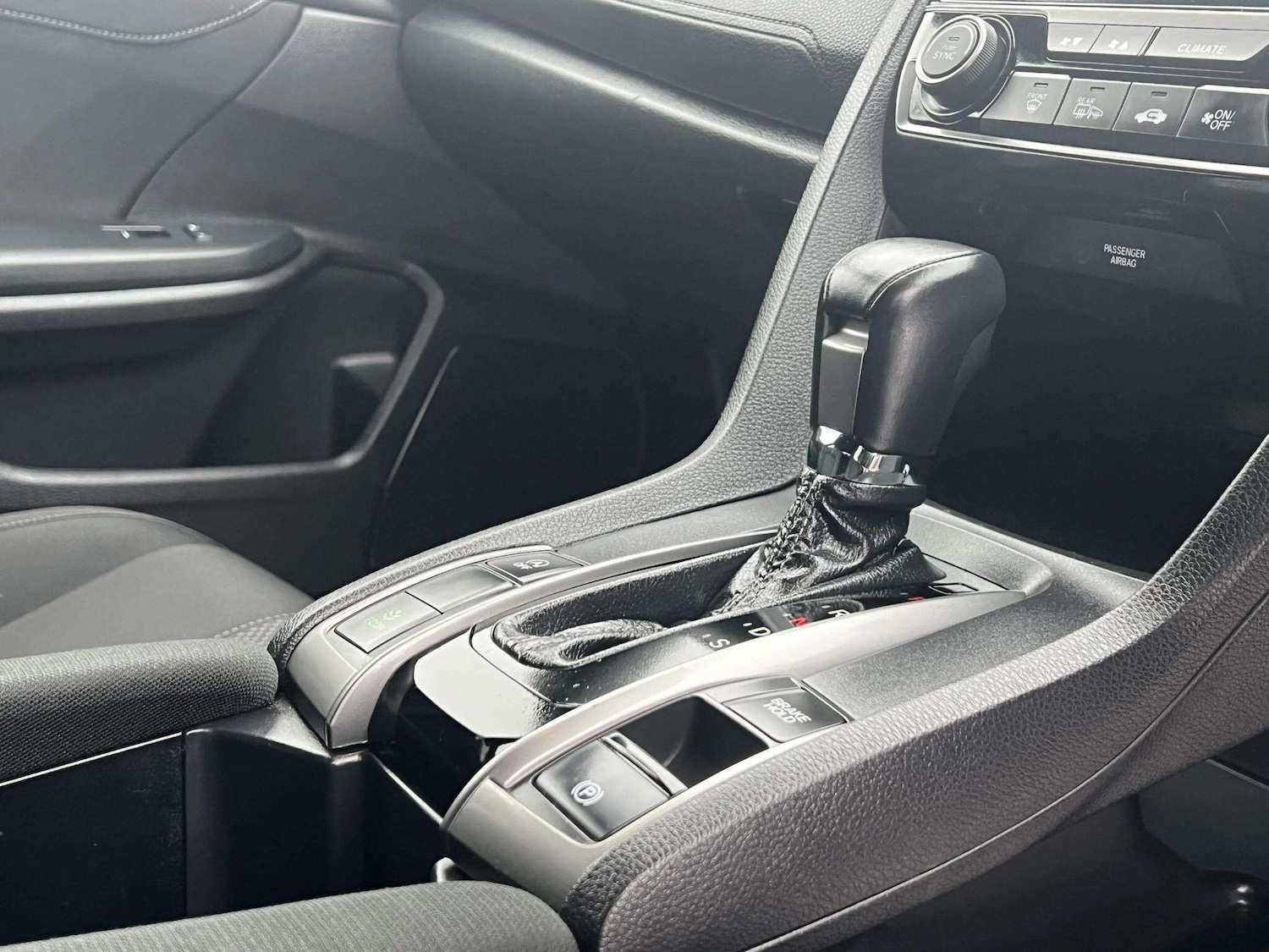 Used Honda Civic 2020 for sale - 76689581: Photo 20