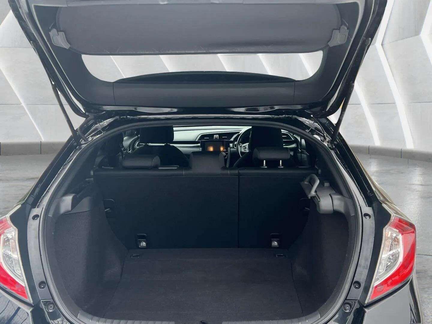 Used Honda Civic 2020 for sale - 76689581: Photo 41