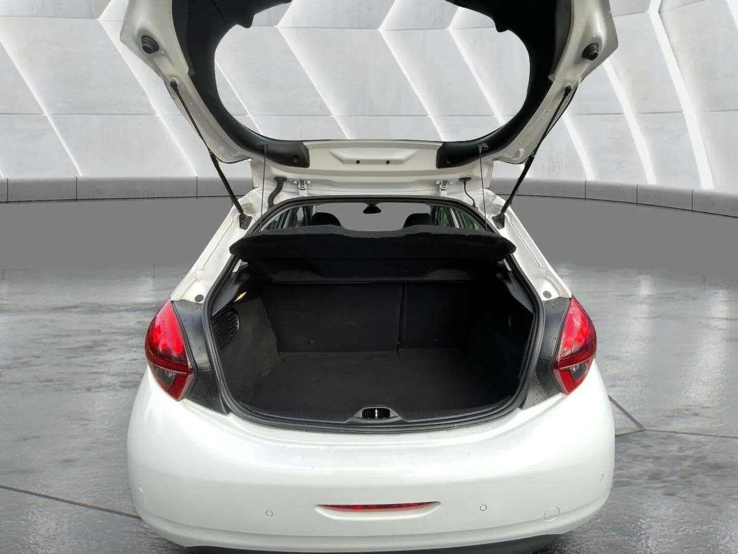 Used Peugeot 208 2019 for sale - 76566635: Photo 39