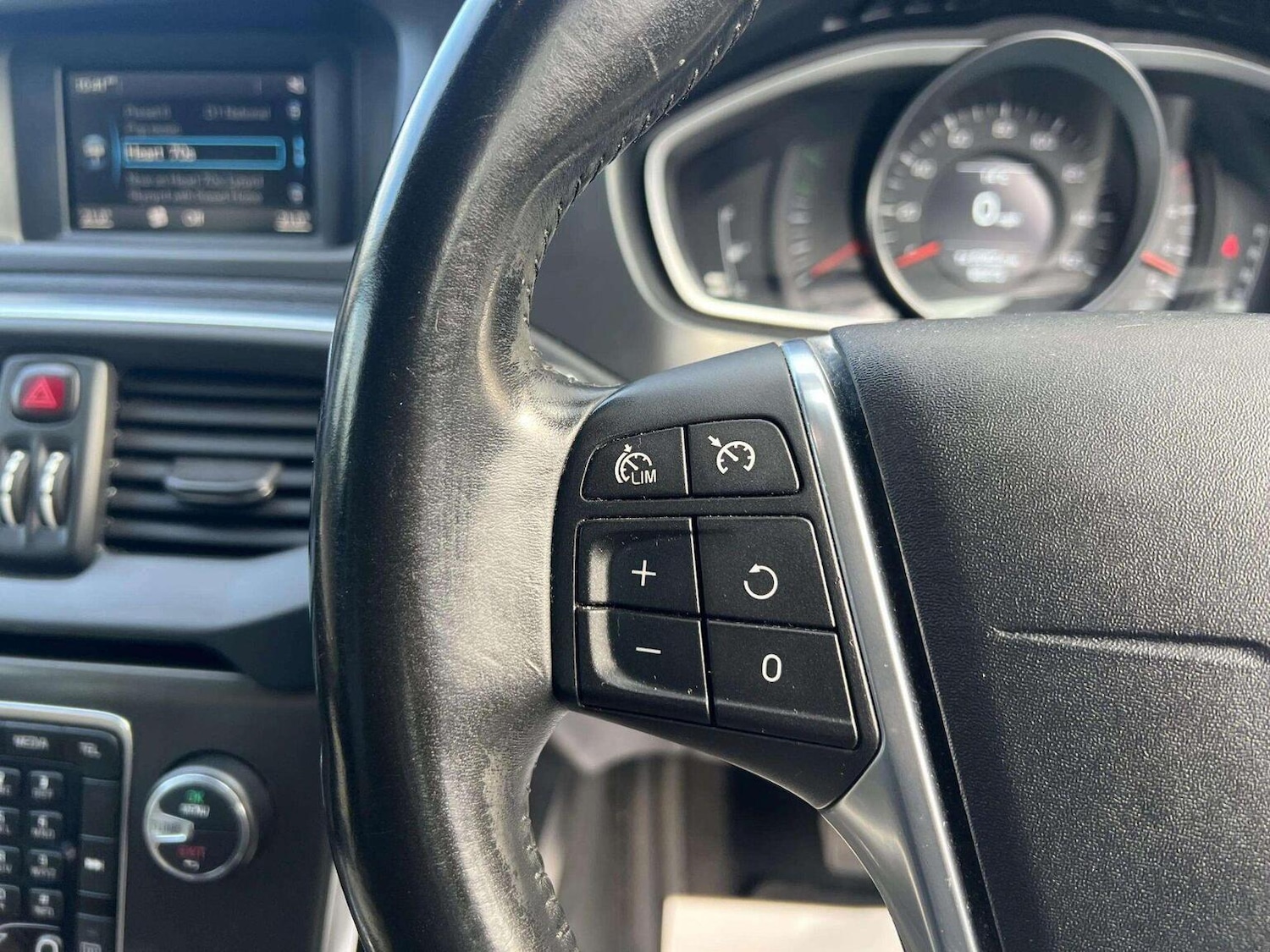 Used Volvo V40 Cross Country 2014 for sale - 76566634: Photo 27