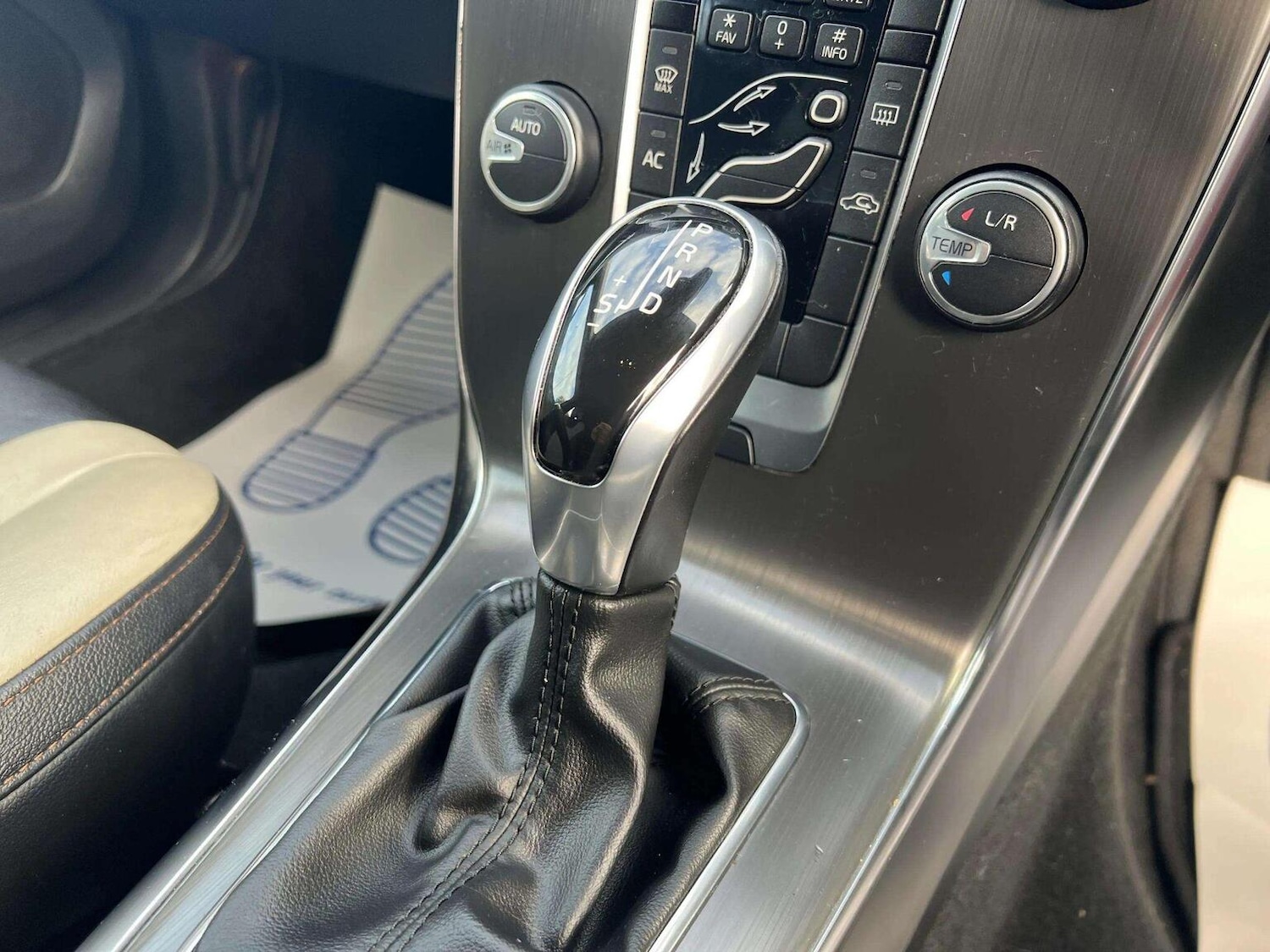 Used Volvo V40 Cross Country 2014 for sale - 76566634: Photo 34