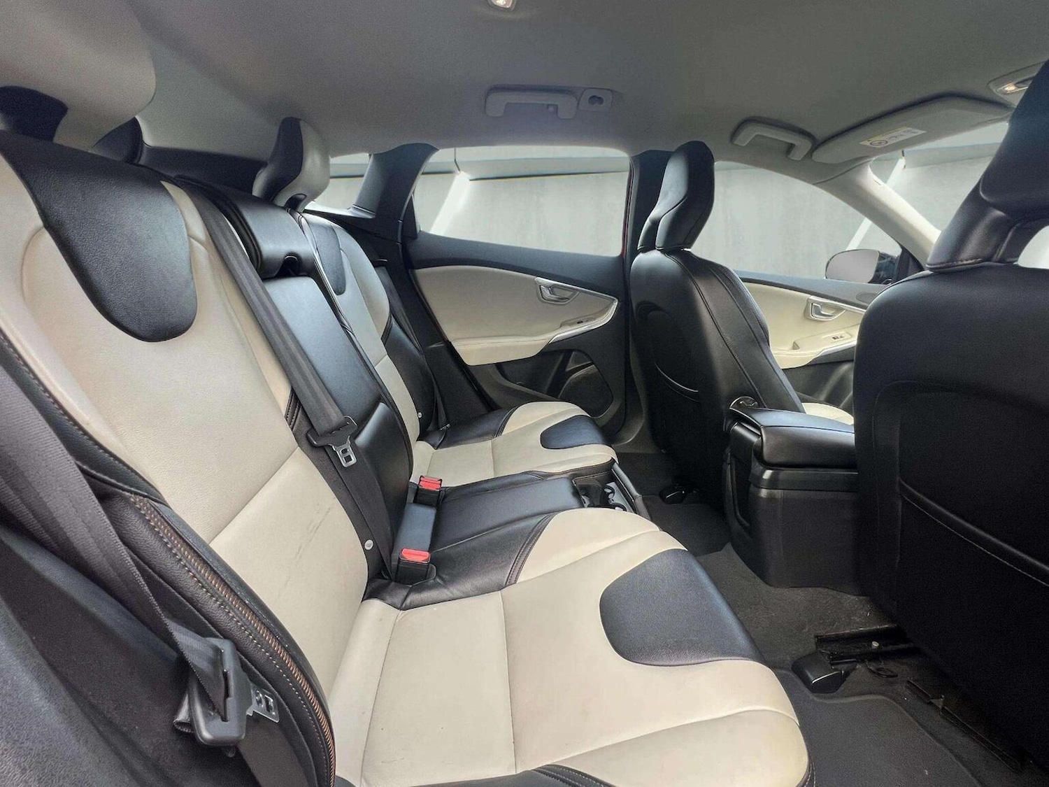 Used Volvo V40 Cross Country 2014 for sale - 76566634: Photo 43