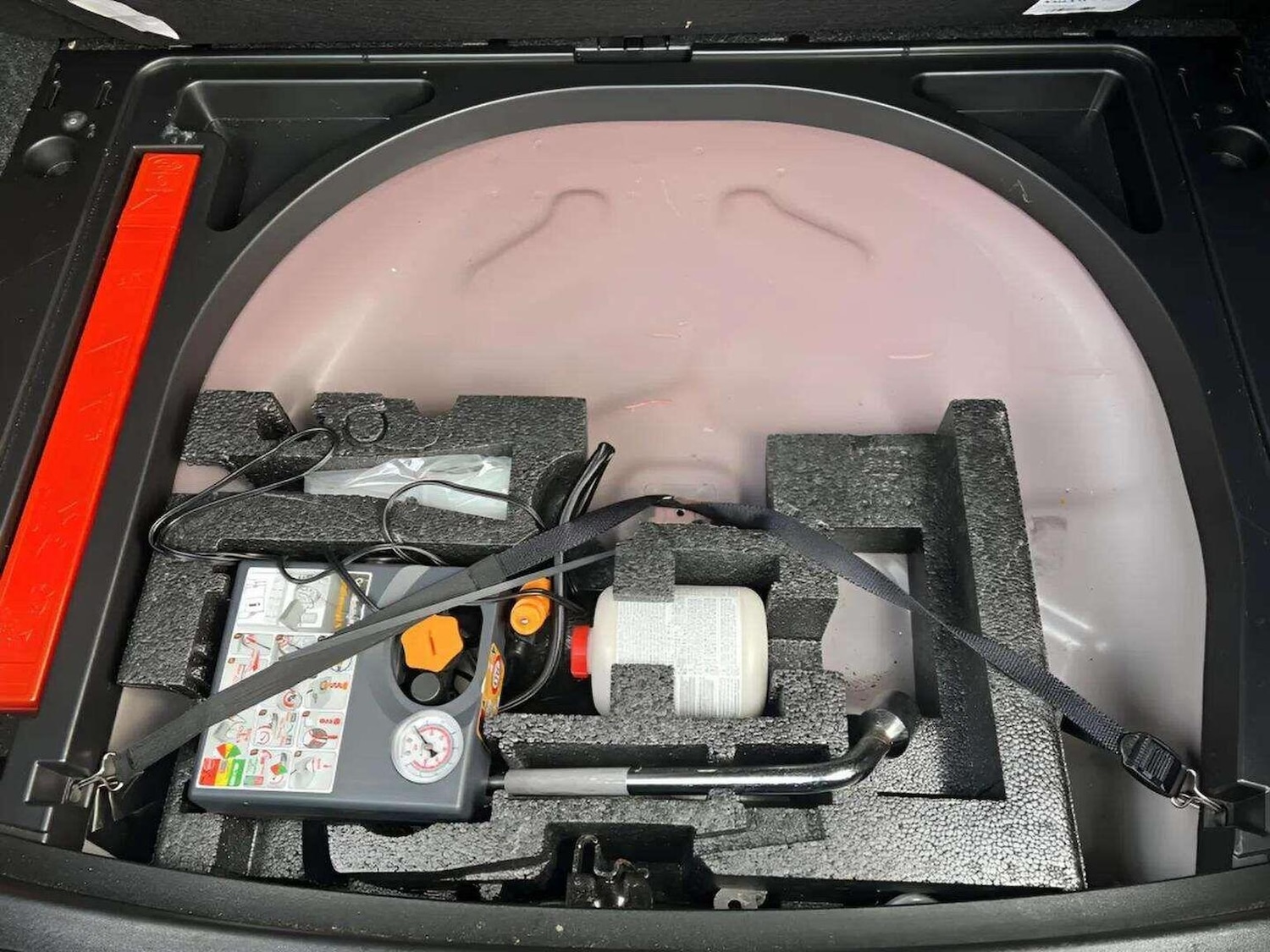 Used Volvo V40 Cross Country 2014 for sale - 76566634: Photo 45