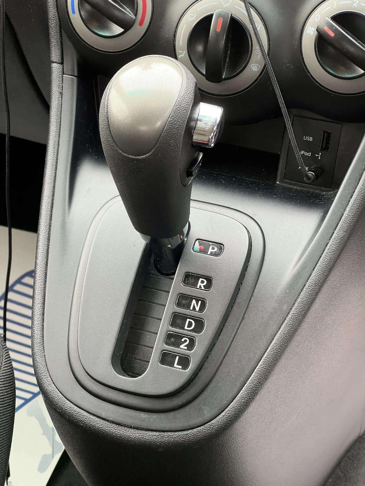 Used Hyundai i10 2012 for sale - 76566617: Photo 27