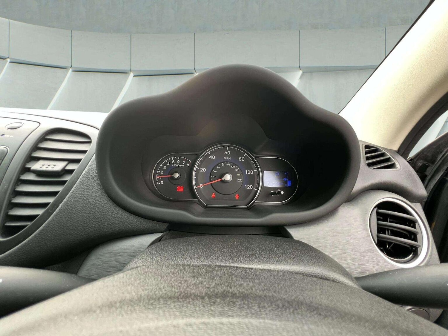 Used Hyundai i10 2012 for sale - 76566617: Photo 34