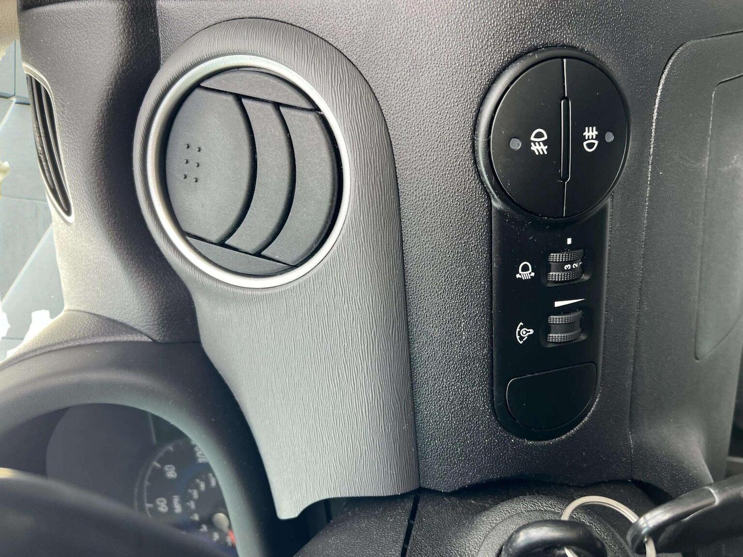 Used Hyundai i10 2012 for sale - 76566617: Photo 35