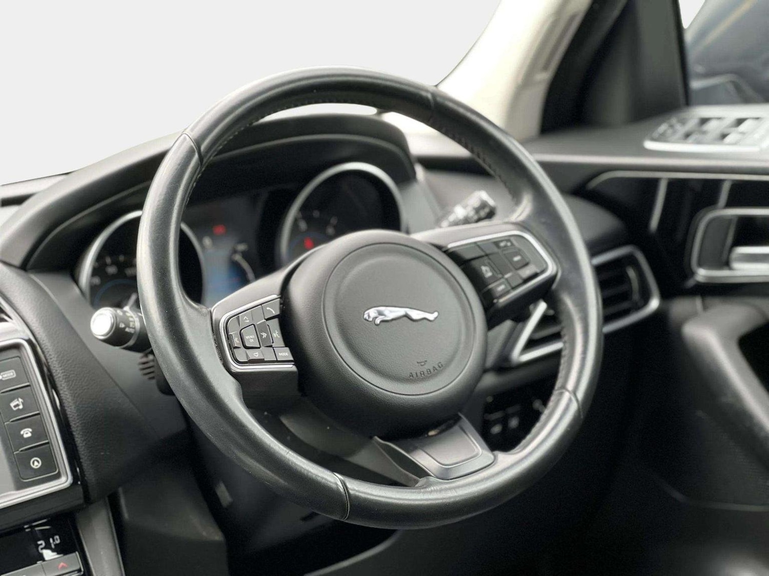 Used Jaguar F-Pace 2017 for sale - 76566600: Photo 39