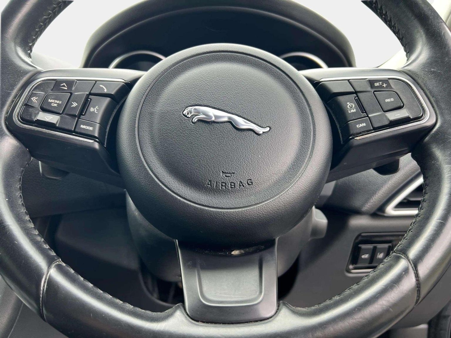 Used Jaguar F-Pace 2017 for sale - 76566600: Photo 46