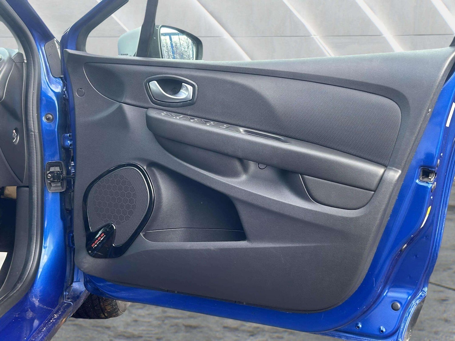 Used Renault Clio 2018 for sale - 76715207: Photo 17