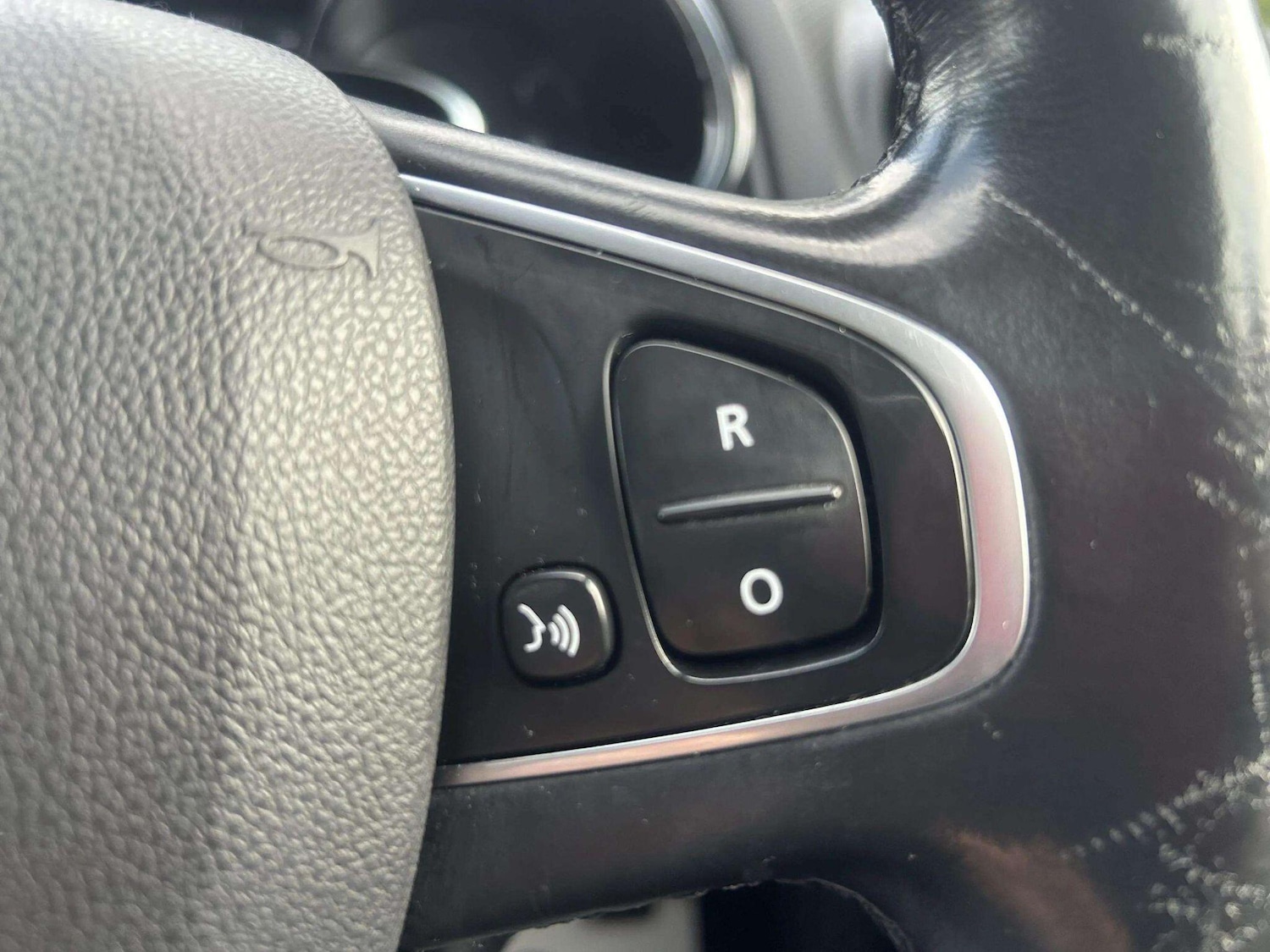 Used Renault Clio 2018 for sale - 76715207: Photo 25