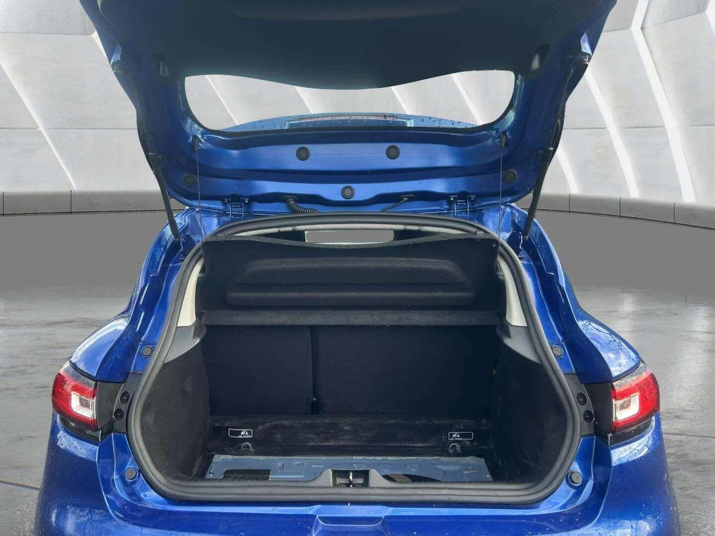 Used Renault Clio 2018 for sale - 76715207: Photo 42