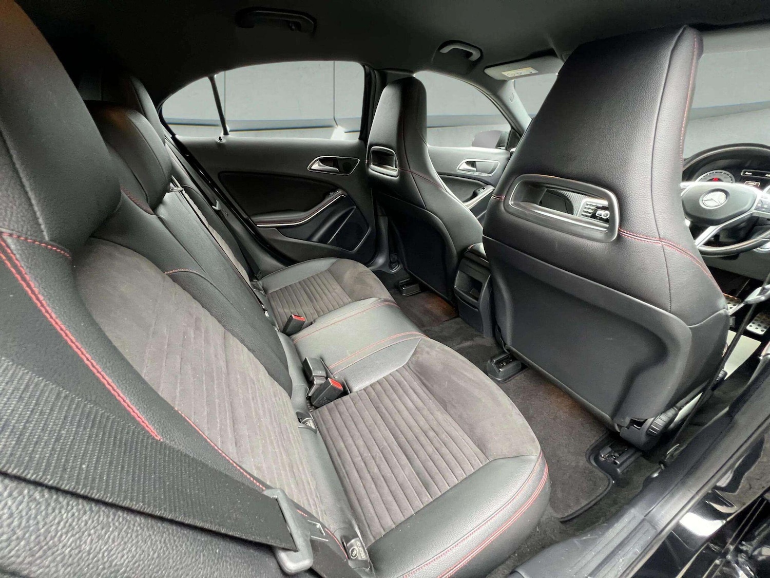 Used Mercedes-Benz A-Class 2015 for sale - 76598490: Photo 32