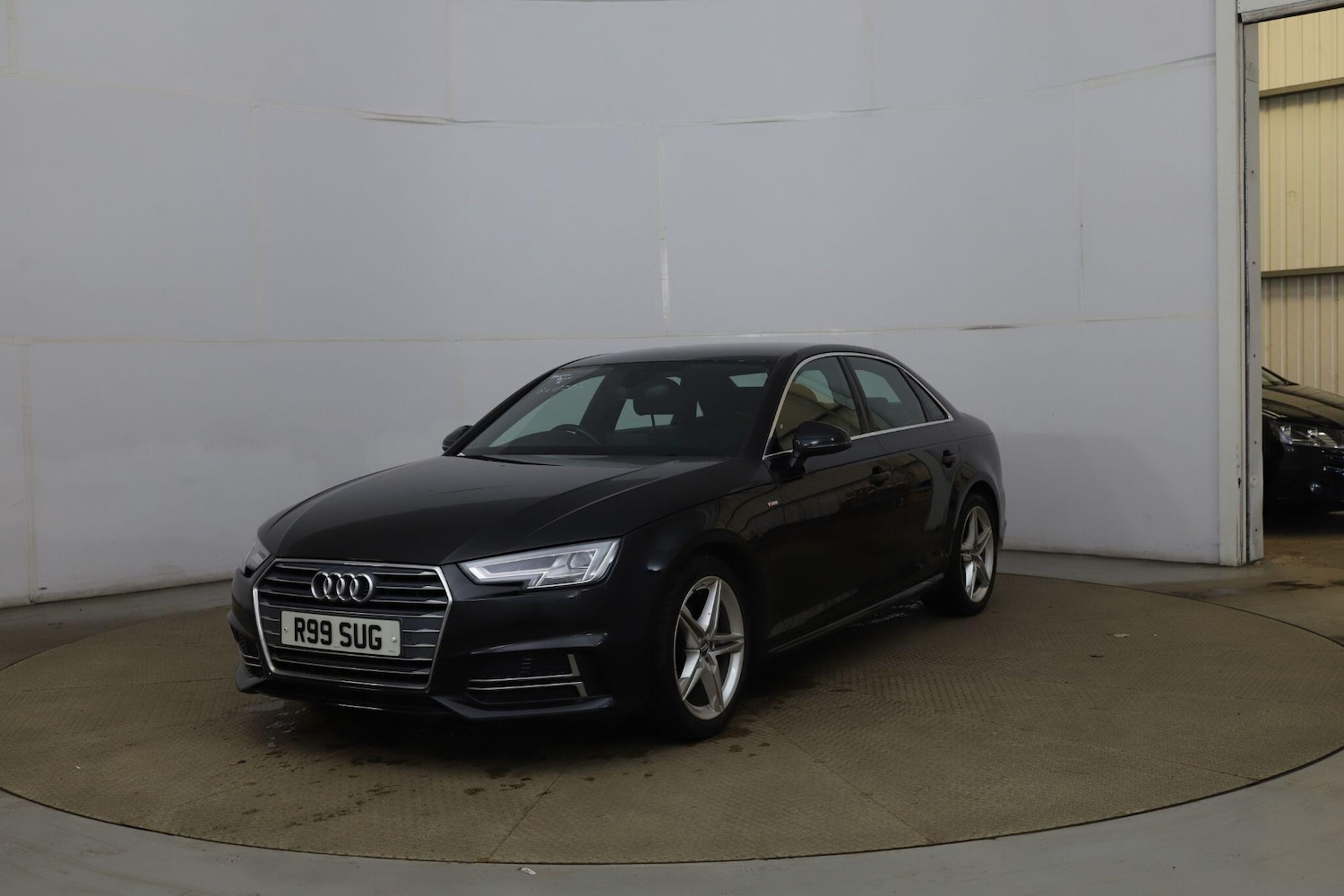 Used Audi A4 2018 for sale - 77120666: Photo 1