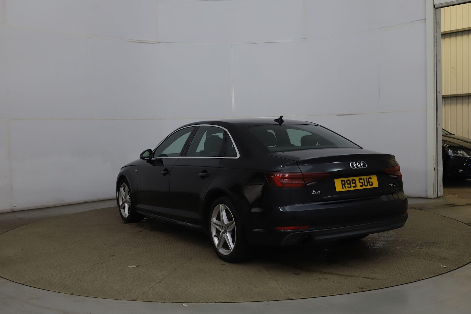 Used Audi A4 2018 for sale - 77120666: Photo 5
