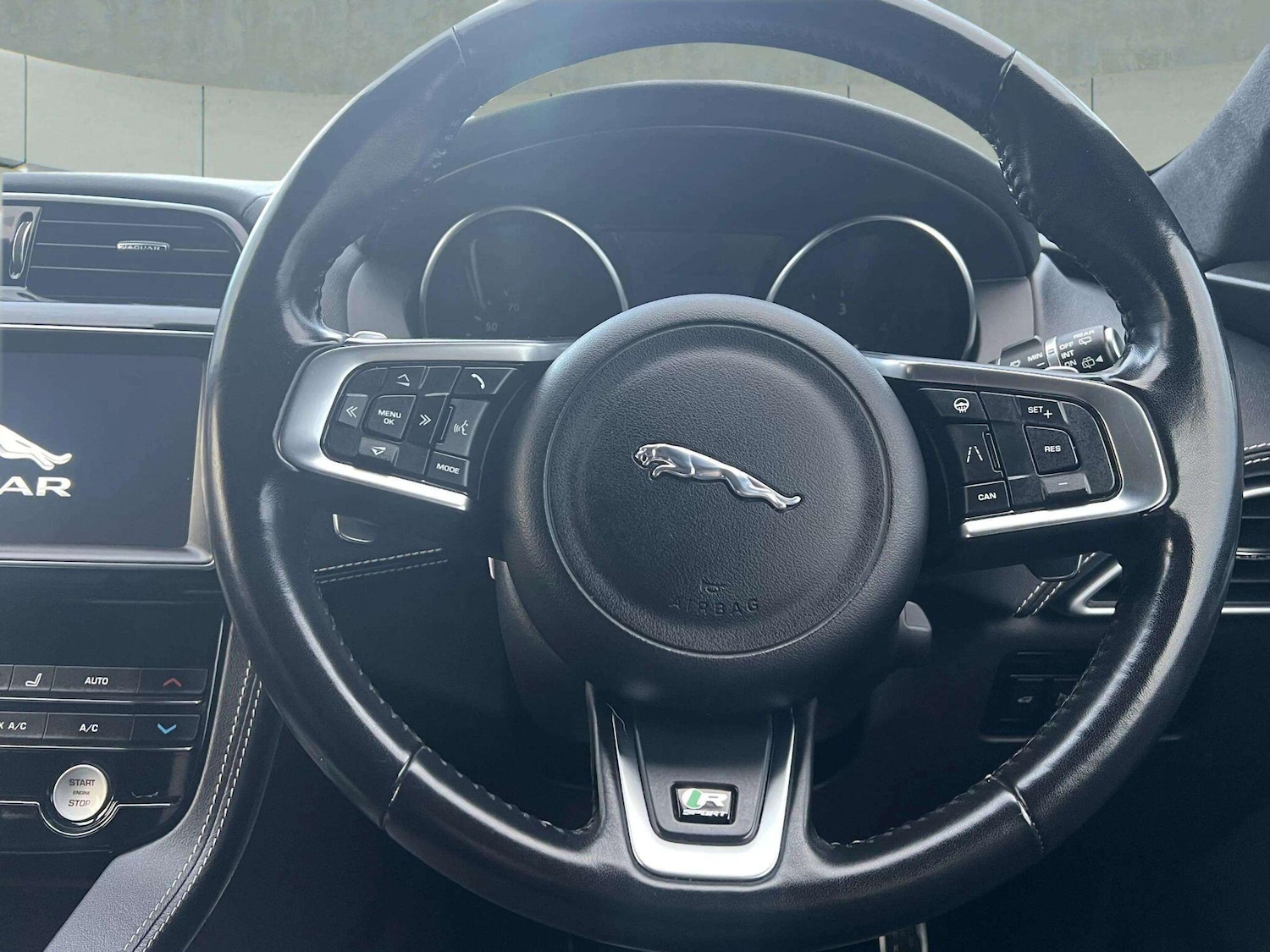 Used Jaguar F-Pace 2018 for sale - 76865908: Photo 23