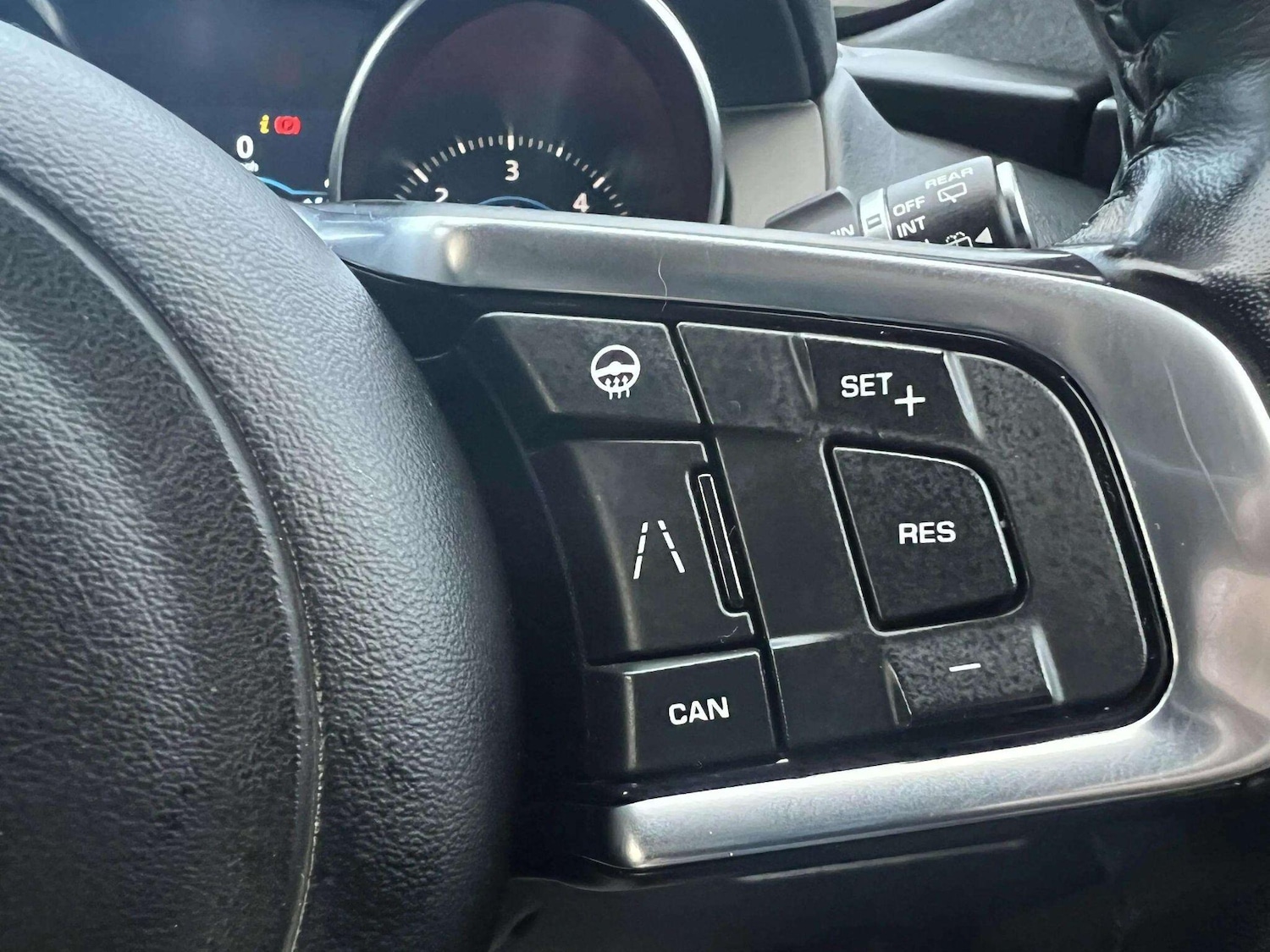 Used Jaguar F-Pace 2018 for sale - 76865908: Photo 26