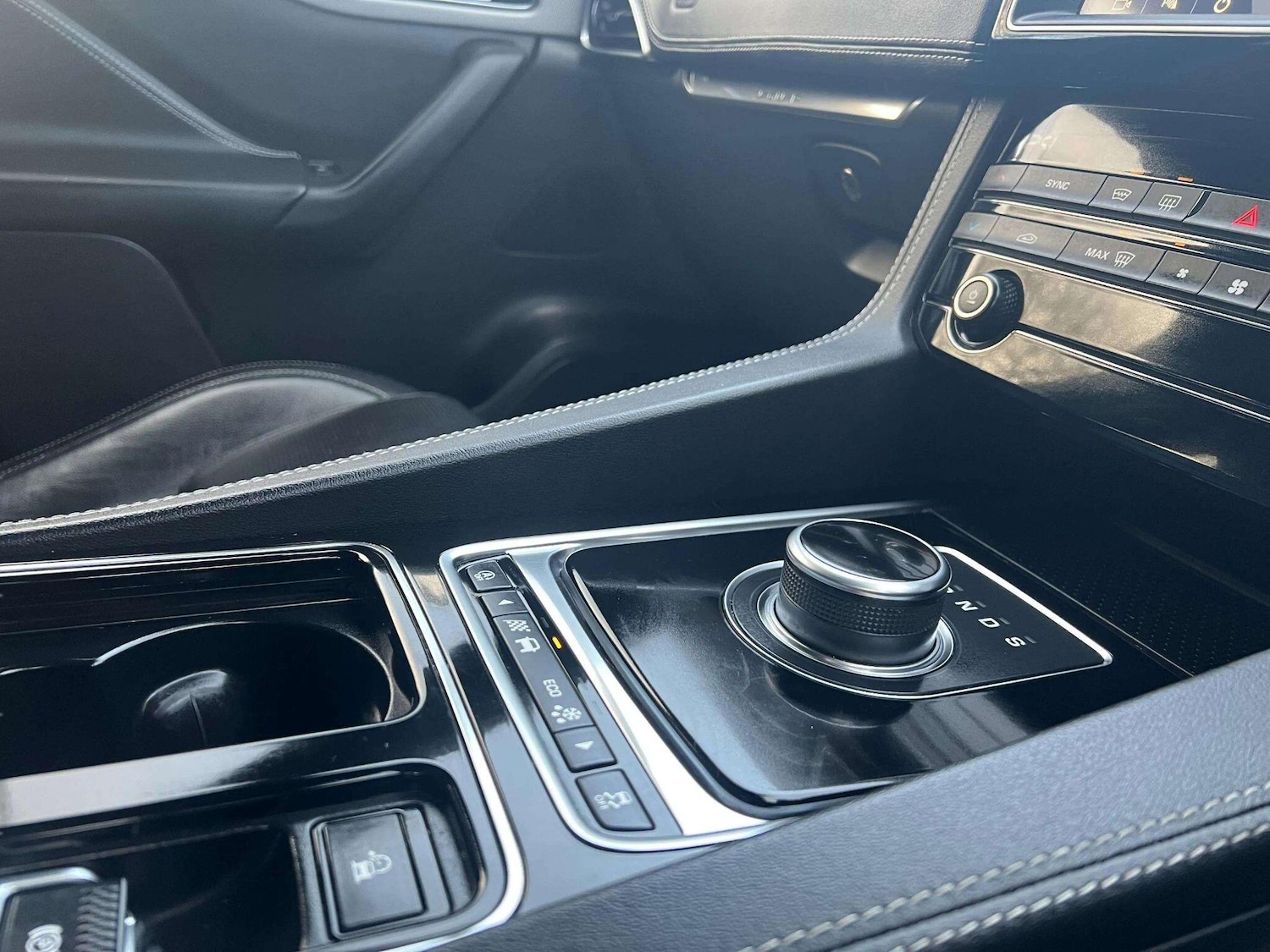 Used Jaguar F-Pace 2018 for sale - 76865908: Photo 31