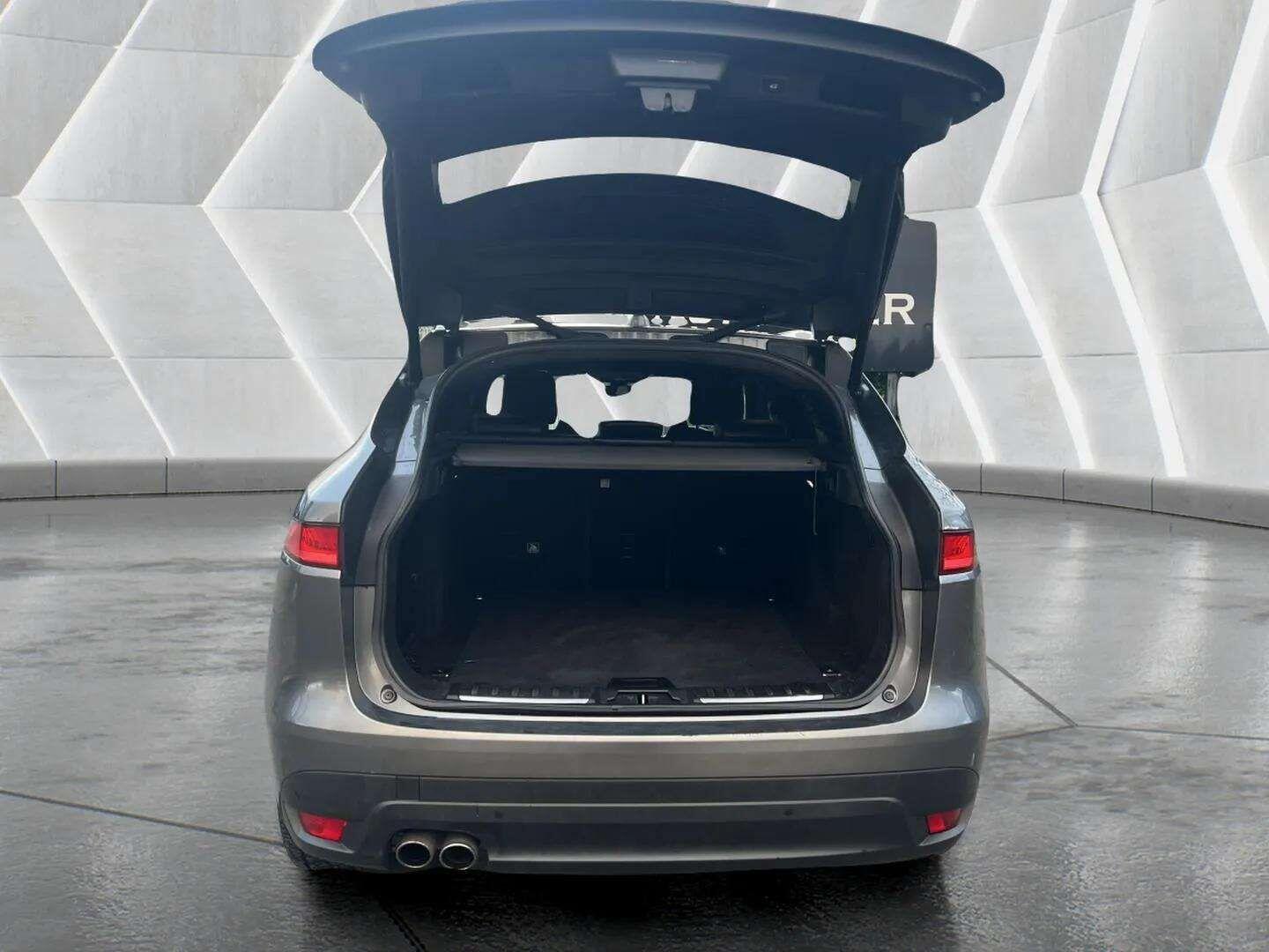 Used Jaguar F-Pace 2018 for sale - 76865908: Photo 43