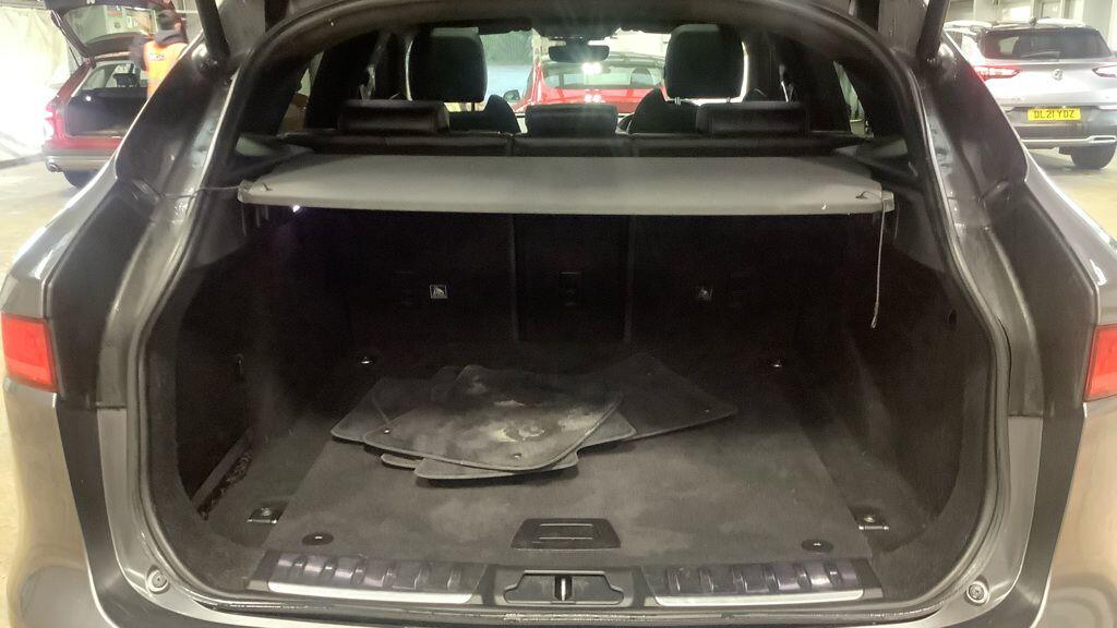 Used Jaguar F-Pace 2018 for sale - 76865908: Photo 7