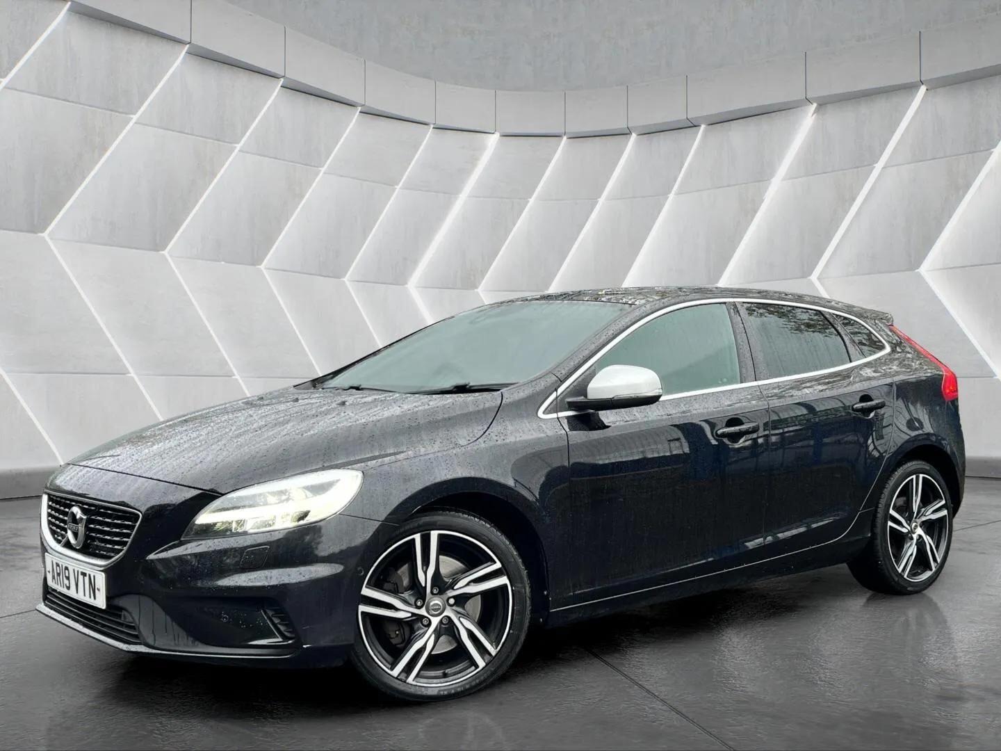 Used Volvo V40 2019 for sale - 76598460: Photo 1