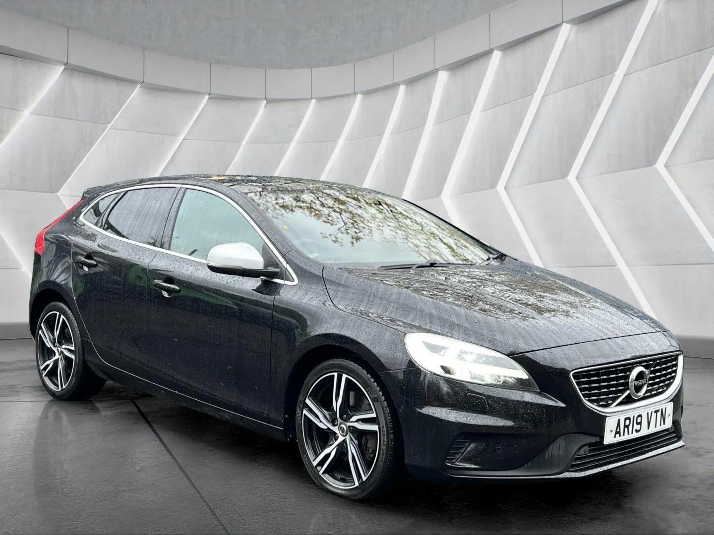 Used Volvo V40 2019 for sale - 76598460: Photo 2