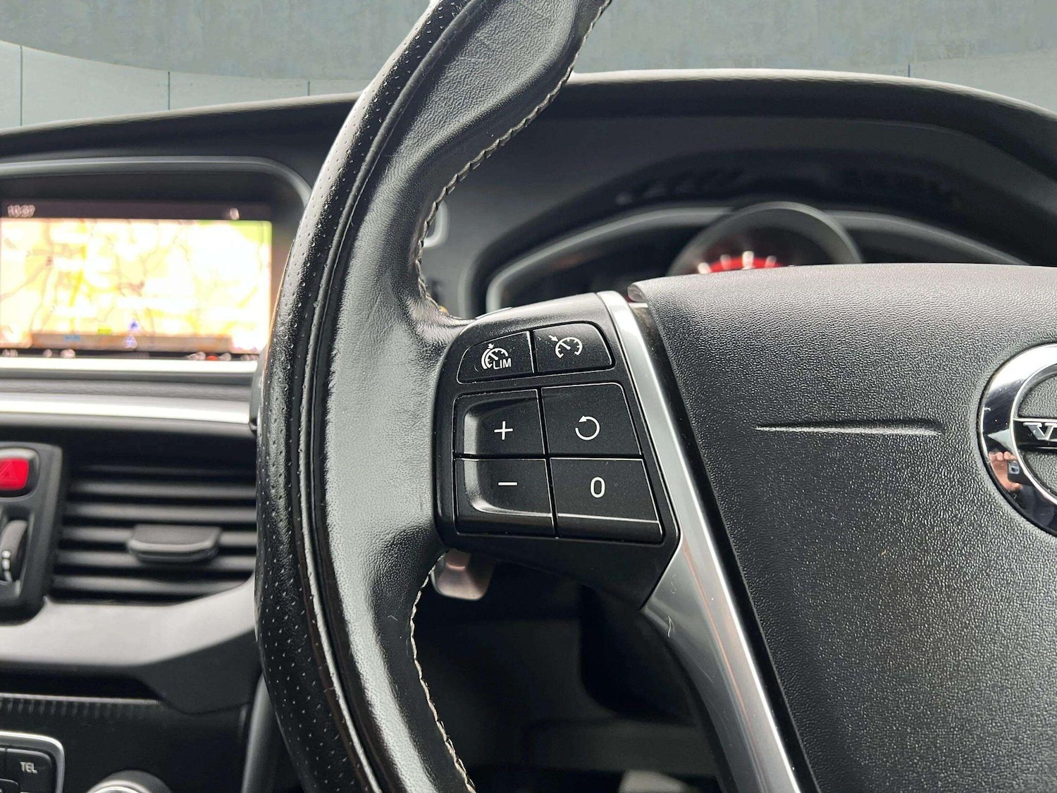 Used Volvo V40 2019 for sale - 76598460: Photo 24