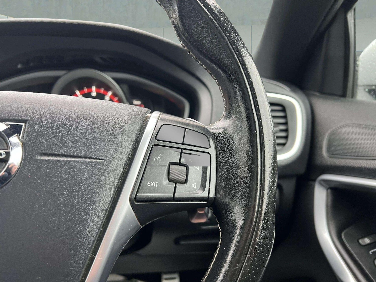 Used Volvo V40 2019 for sale - 76598460: Photo 25