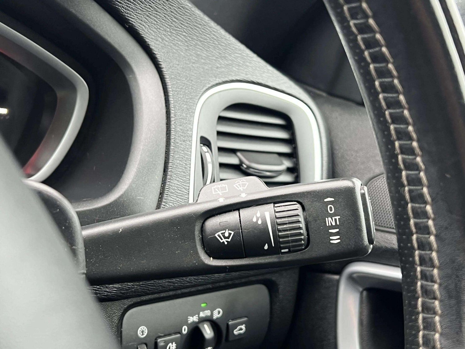 Used Volvo V40 2019 for sale - 76598460: Photo 27