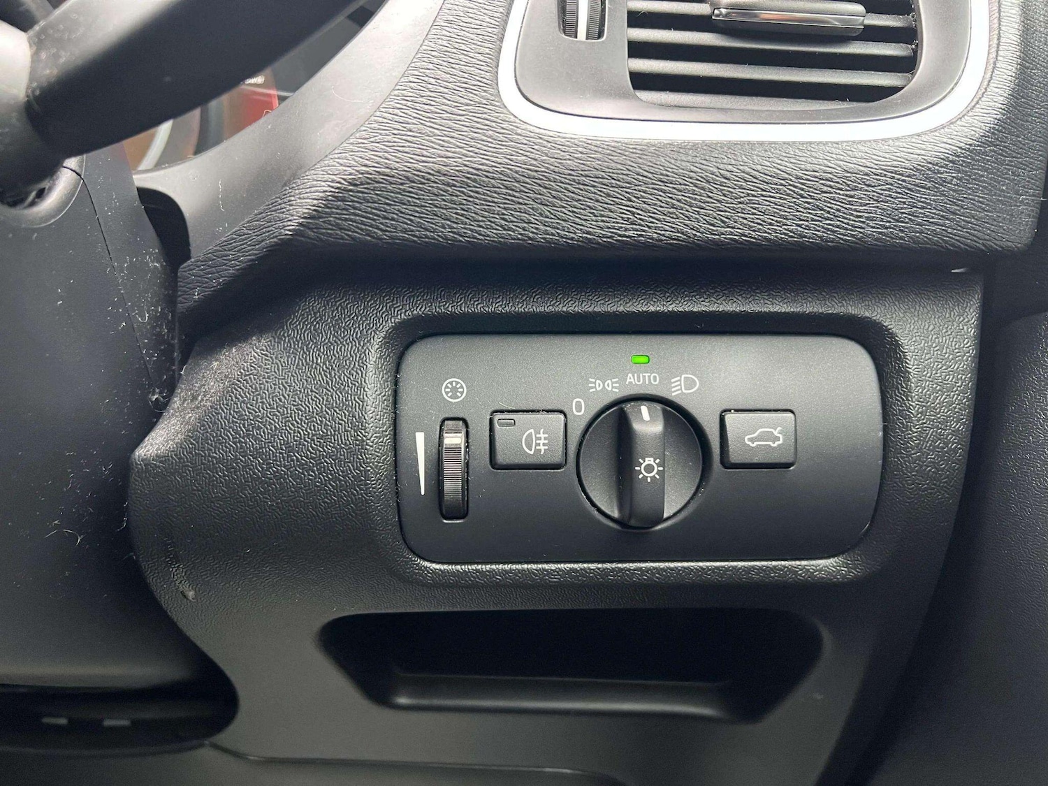 Used Volvo V40 2019 for sale - 76598460: Photo 39