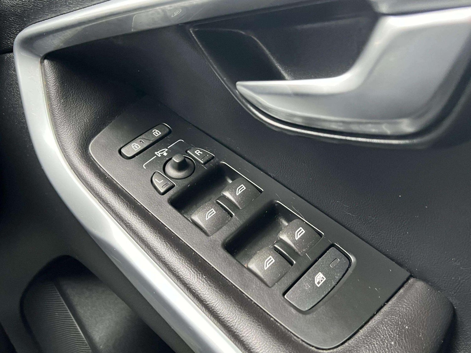 Used Volvo V40 2019 for sale - 76598460: Photo 42