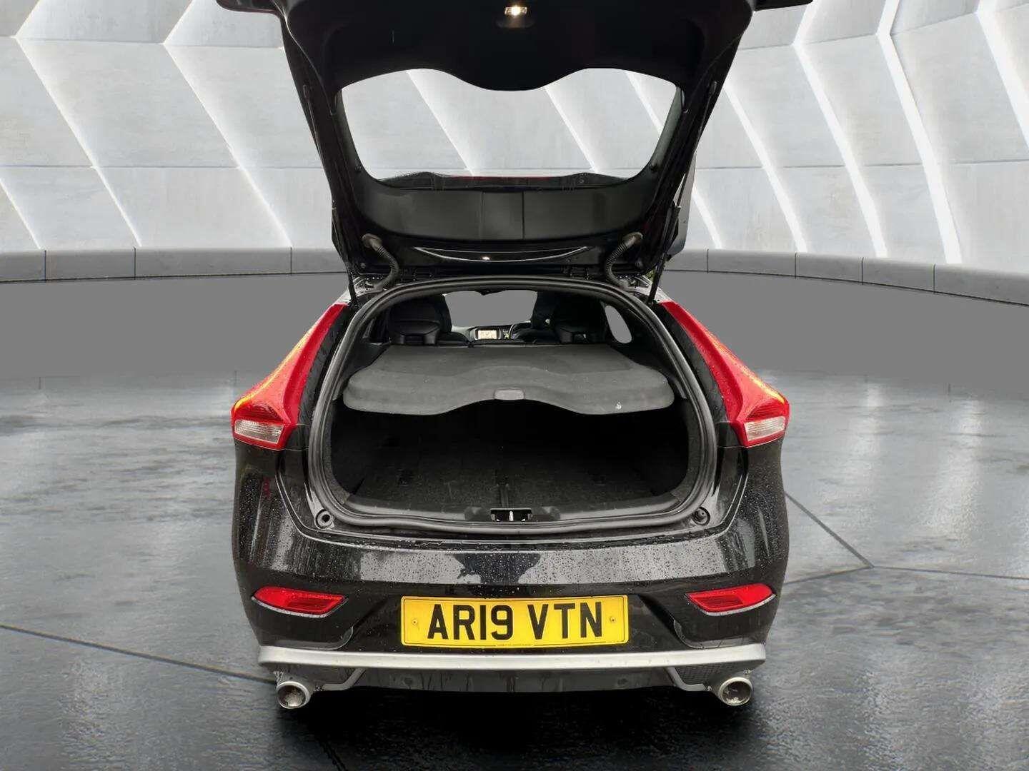 Used Volvo V40 2019 for sale - 76598460: Photo 52