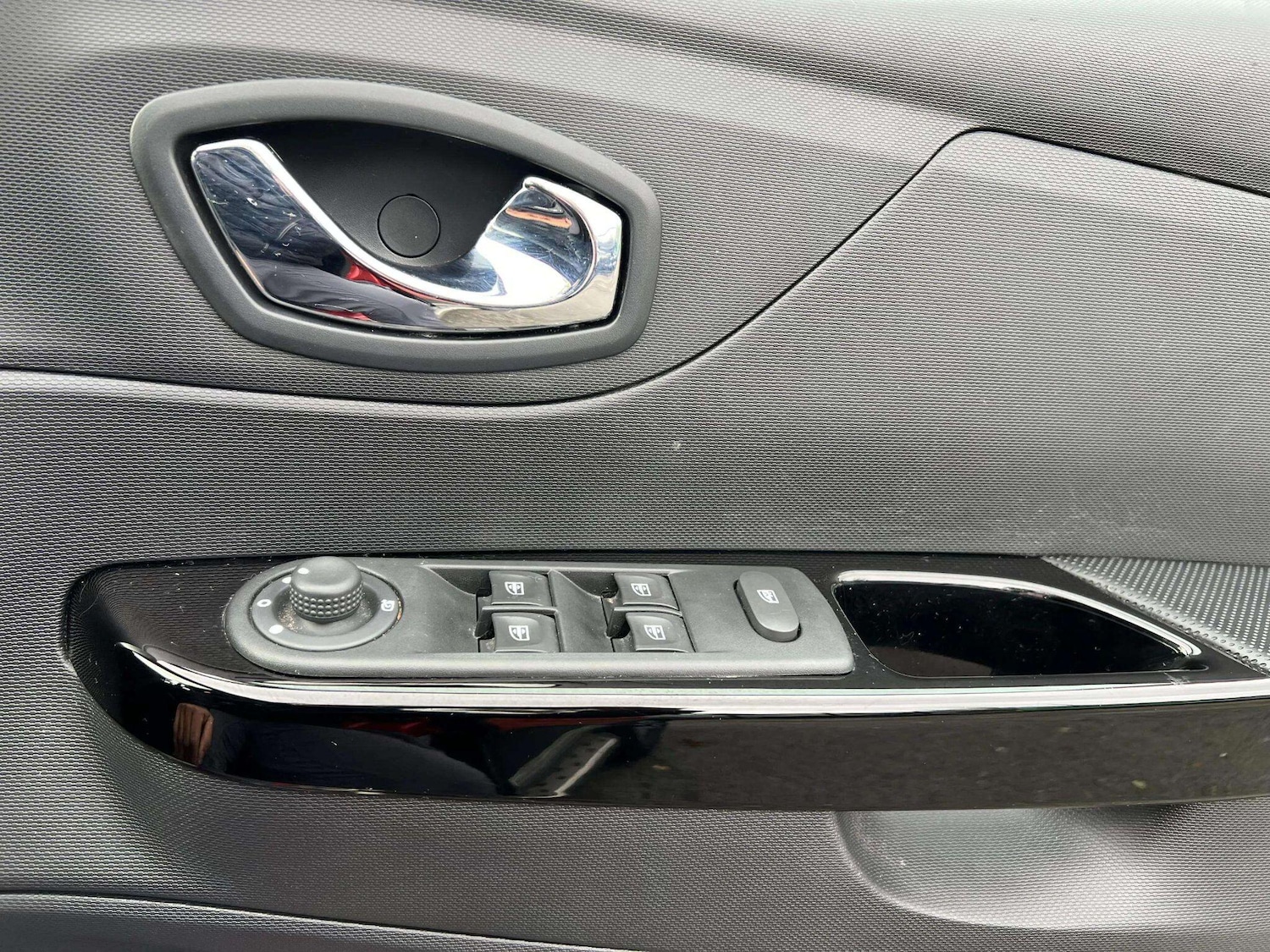 Used Renault Captur 2016 for sale - 76598461: Photo 38