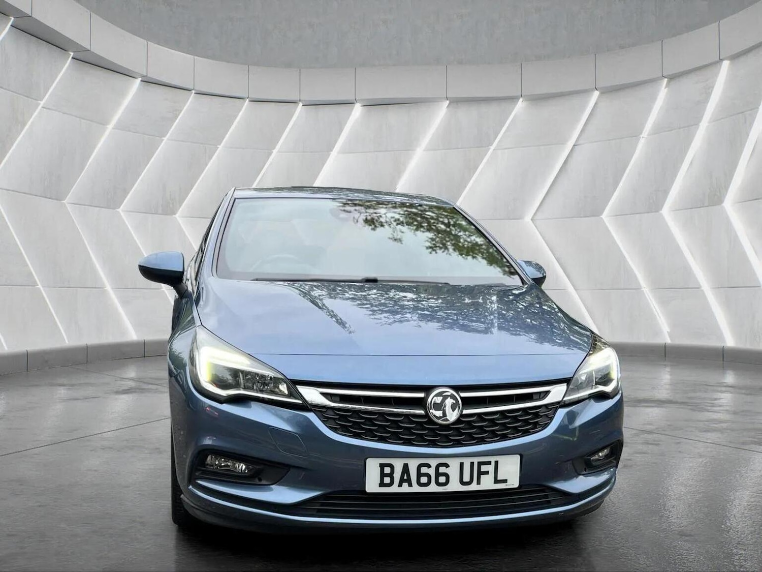 Used Vauxhall Astra 2017 for sale - 76566606: Photo 2