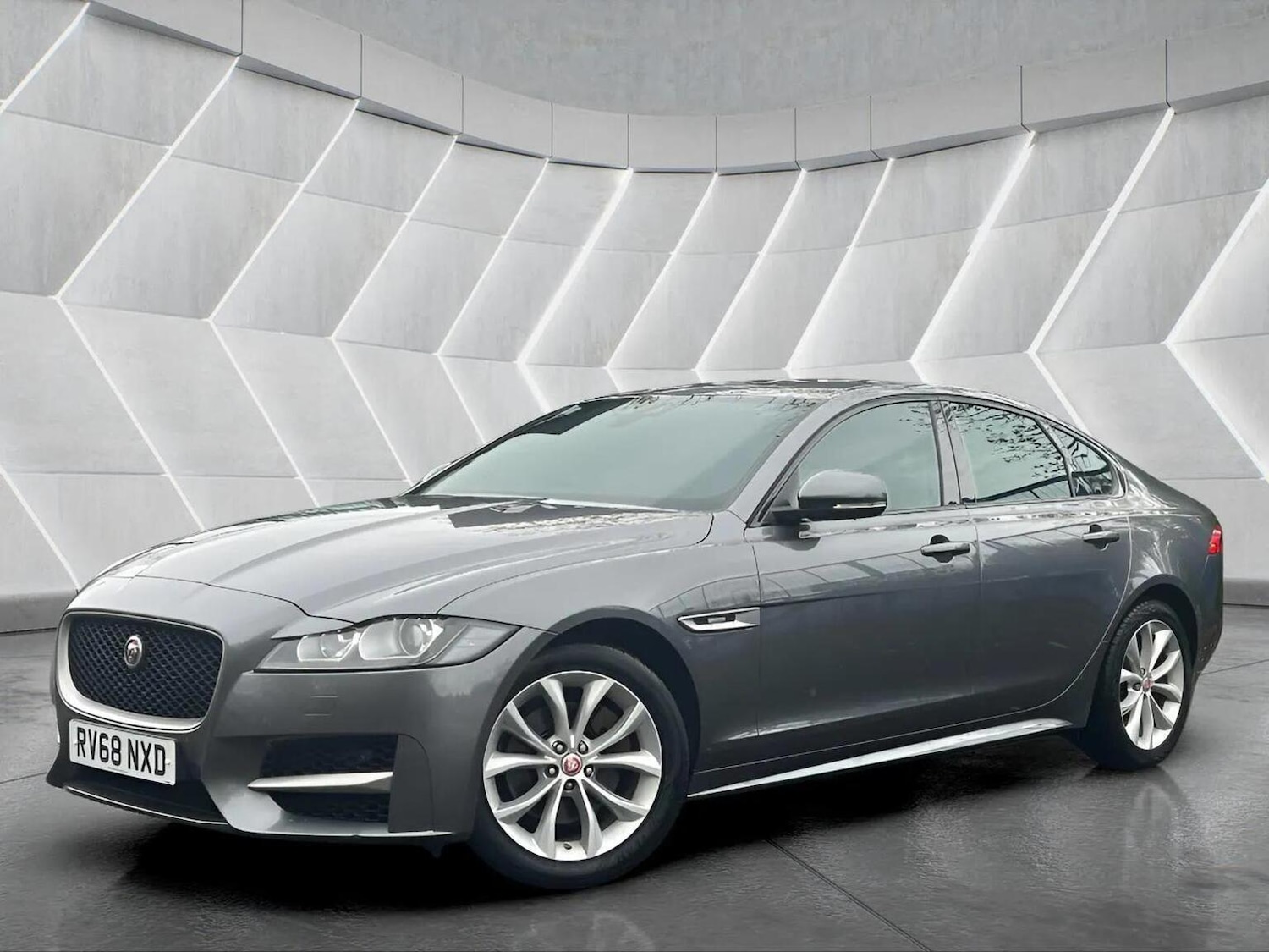 Used Jaguar XF 2018 for sale - 76566648: Photo 1