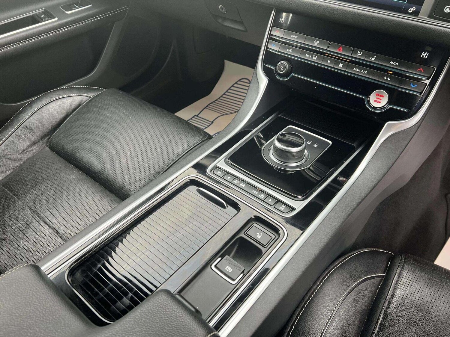 Used Jaguar XF 2018 for sale - 76566648: Photo 29