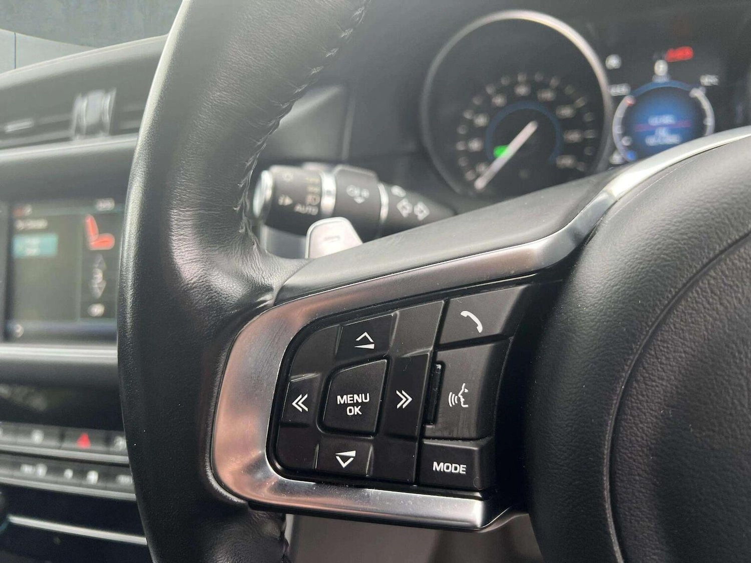 Used Jaguar XF 2018 for sale - 76566648: Photo 32