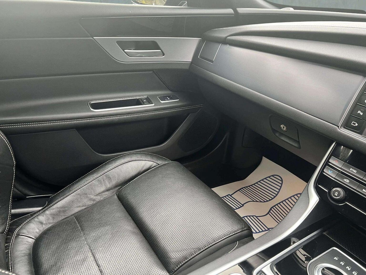 Used Jaguar XF 2018 for sale - 76566648: Photo 36