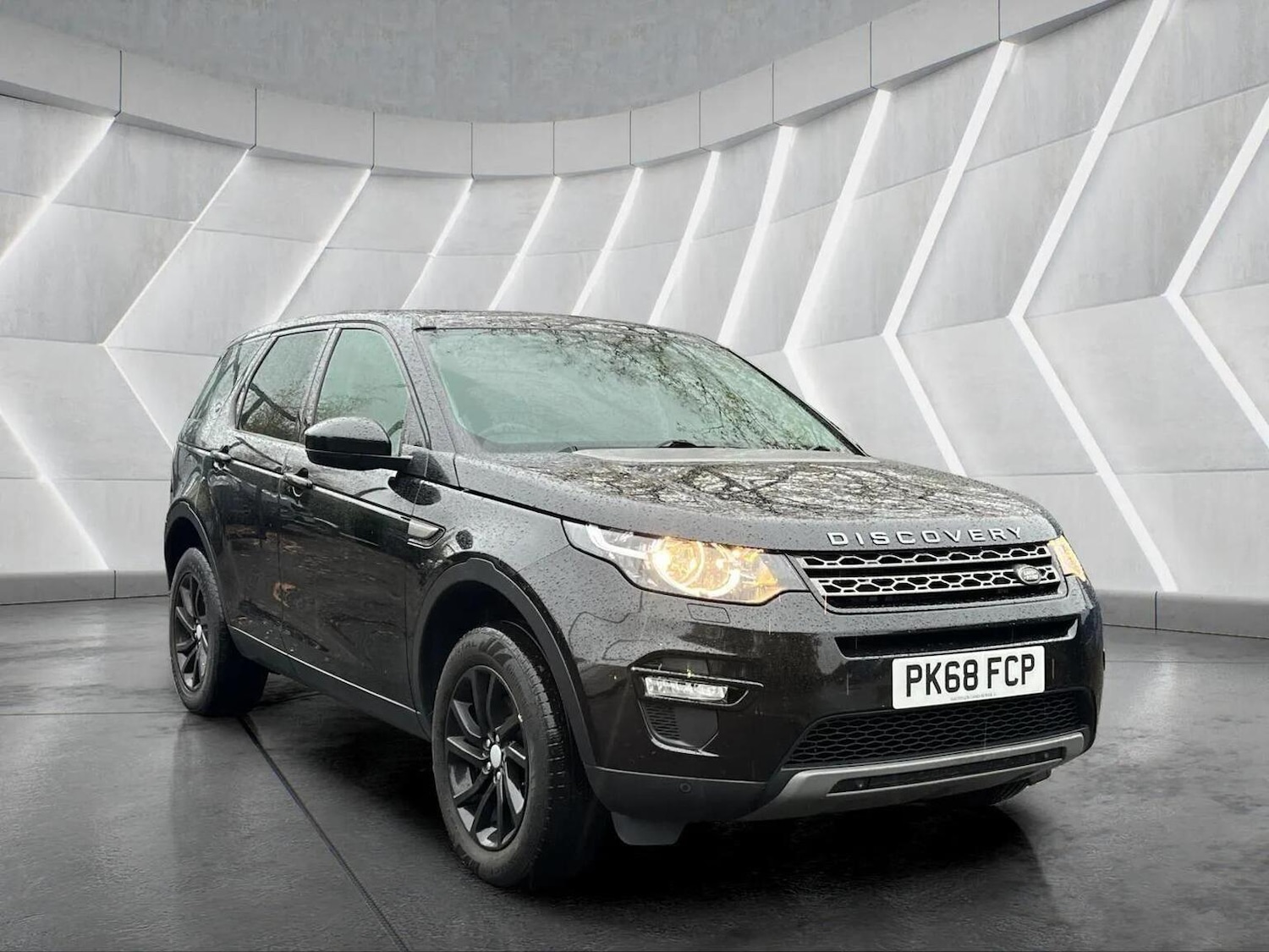 Used Land Rover Discovery Sport 2018 for sale - 76566631: Photo 3