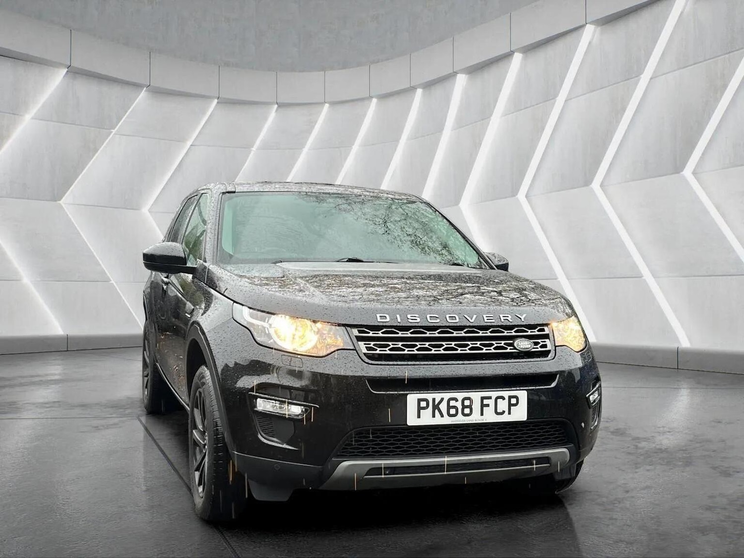 Used Land Rover Discovery Sport 2018 for sale - 76566631: Photo 4
