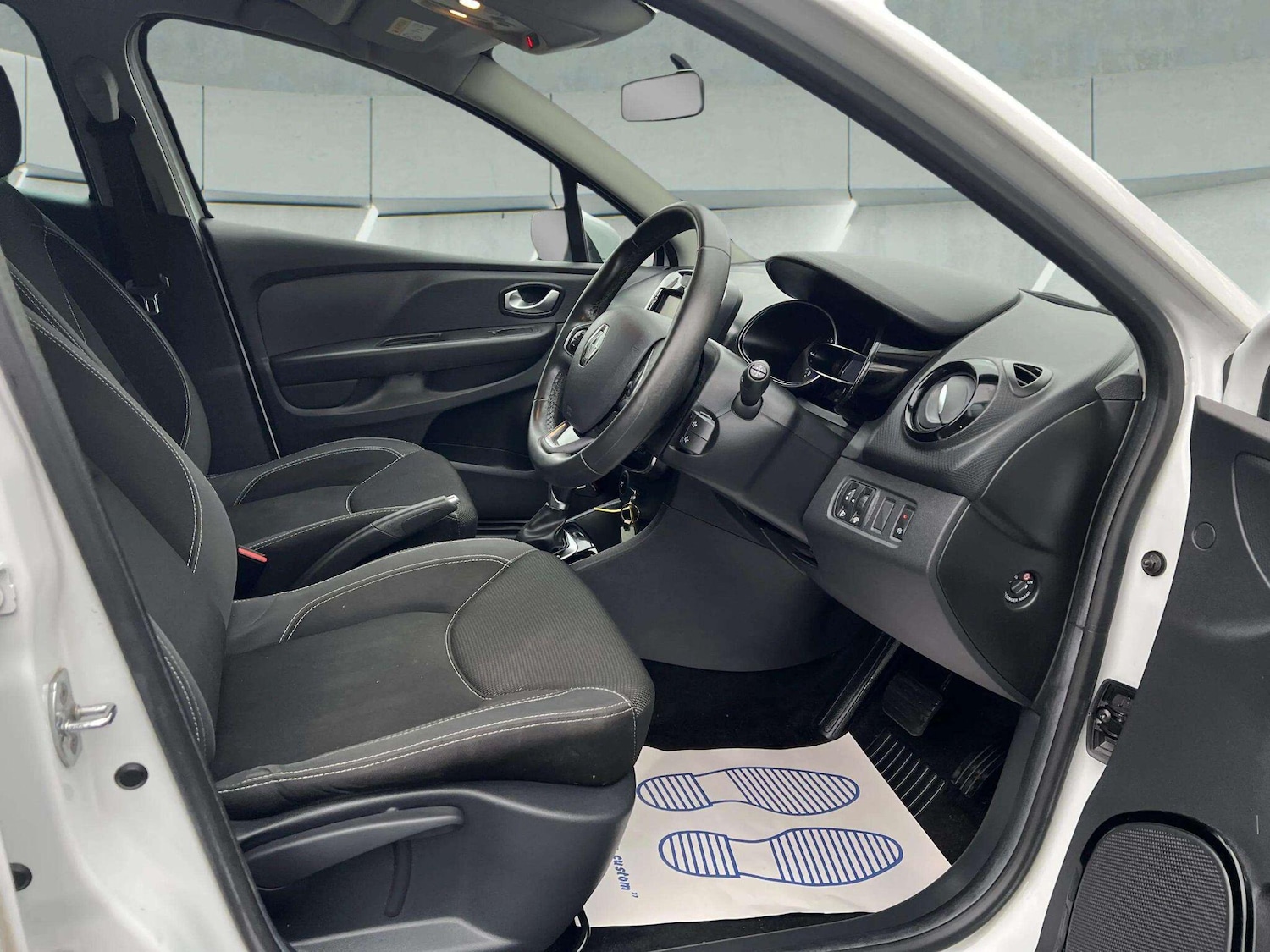 Used Renault Clio 2018 for sale - 76598477: Photo 19