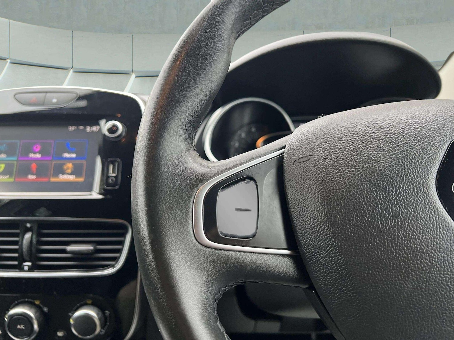 Used Renault Clio 2018 for sale - 76598477: Photo 25