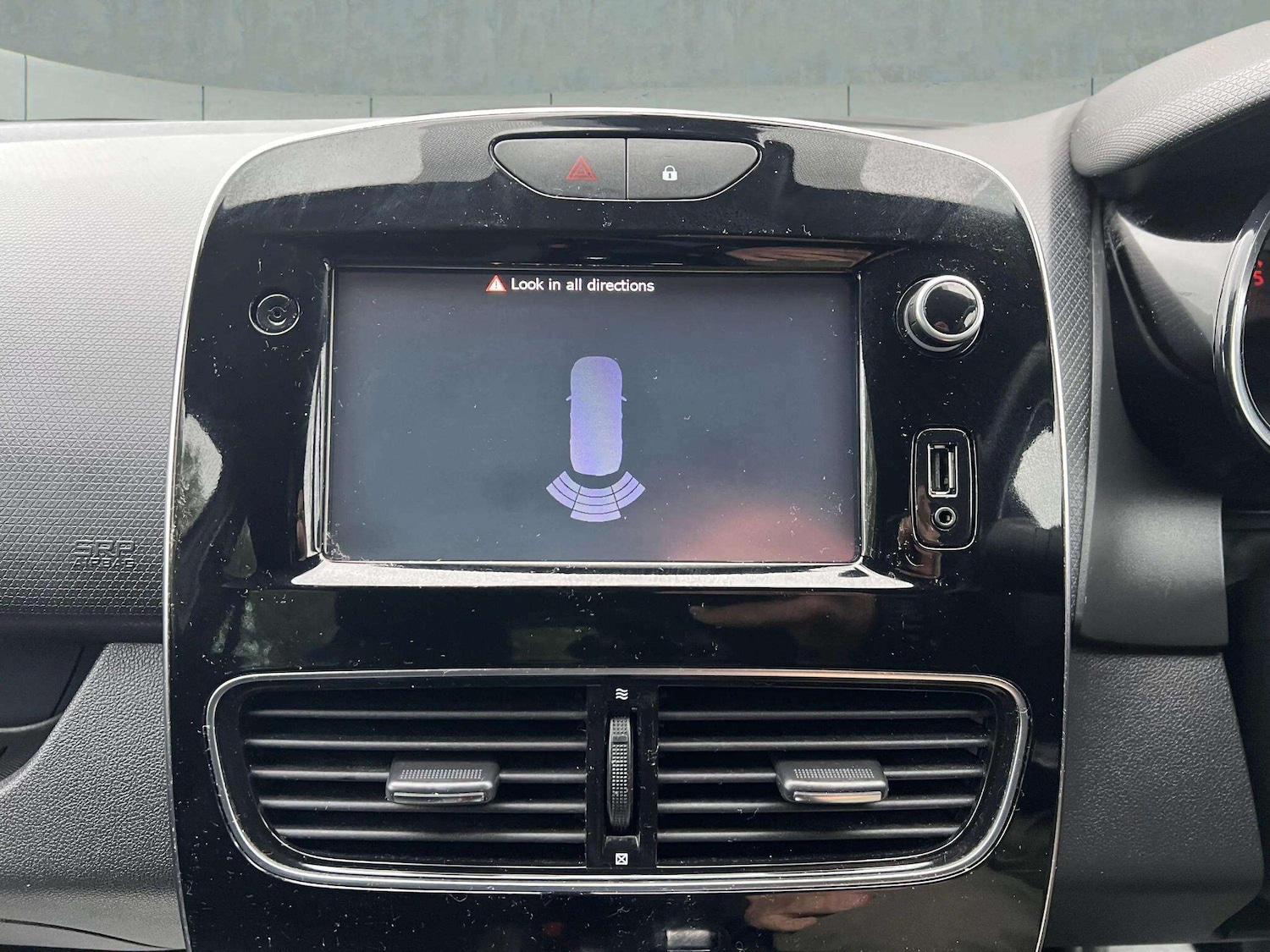 Used Renault Clio 2018 for sale - 76598477: Photo 28