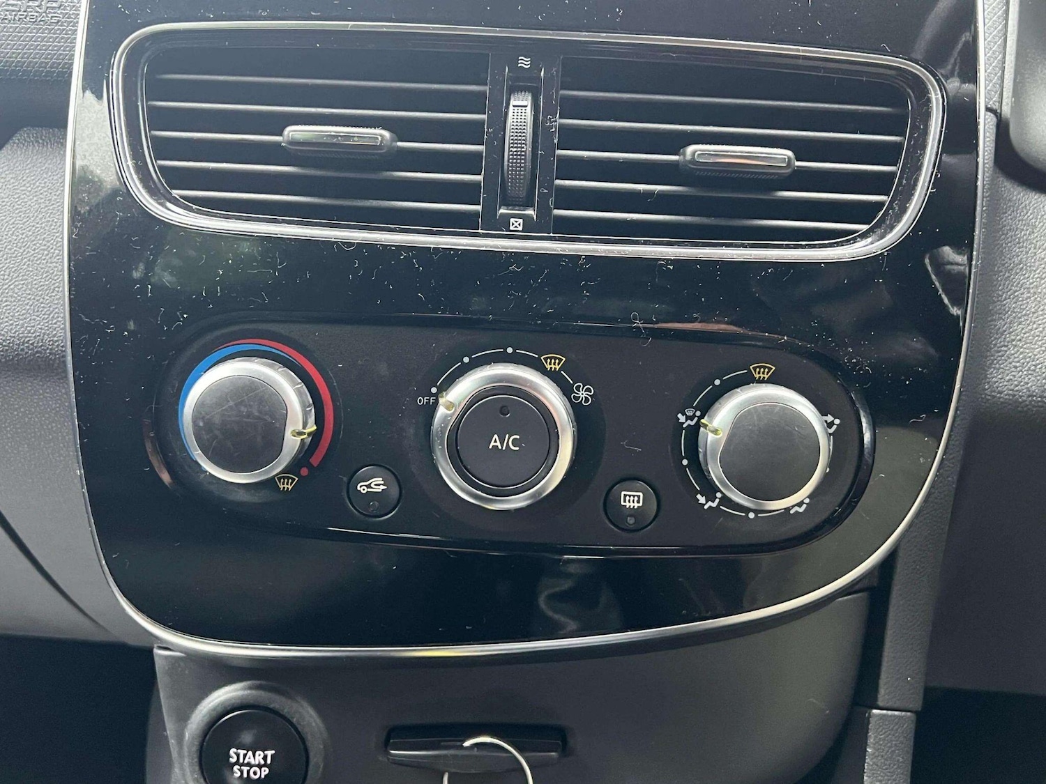 Used Renault Clio 2018 for sale - 76598477: Photo 32