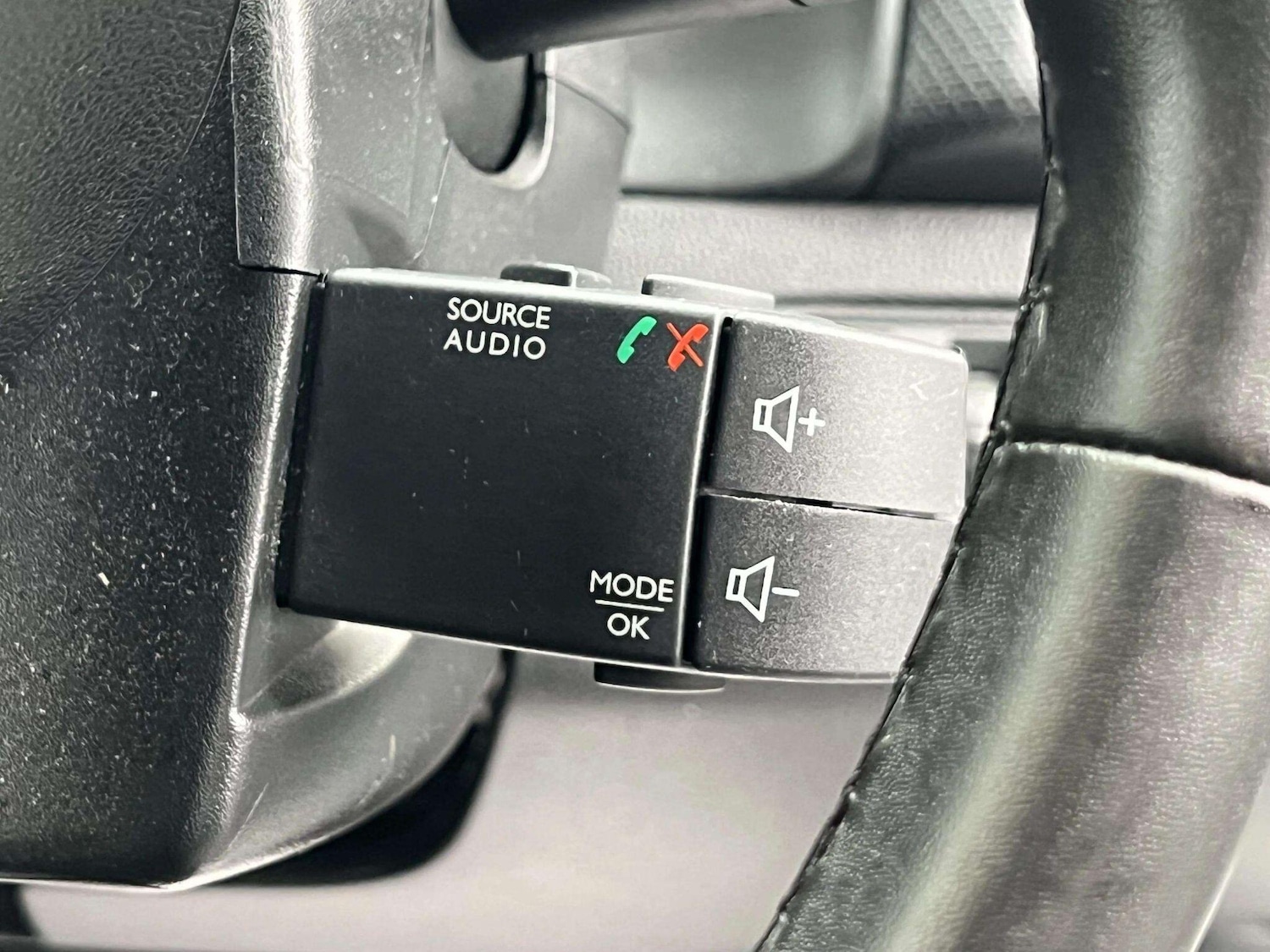 Used Renault Clio 2018 for sale - 76598477: Photo 37