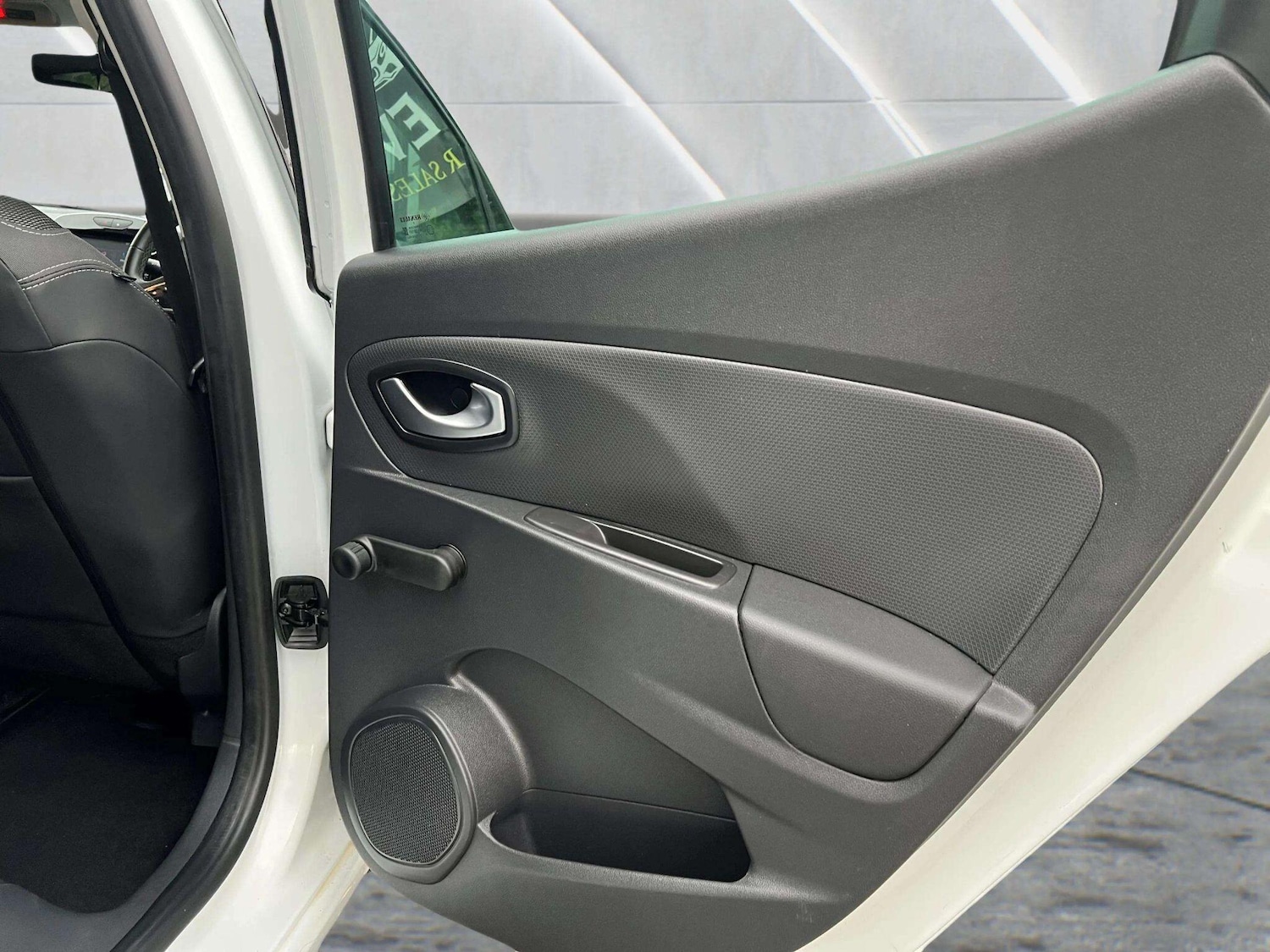 Used Renault Clio 2018 for sale - 76598477: Photo 41