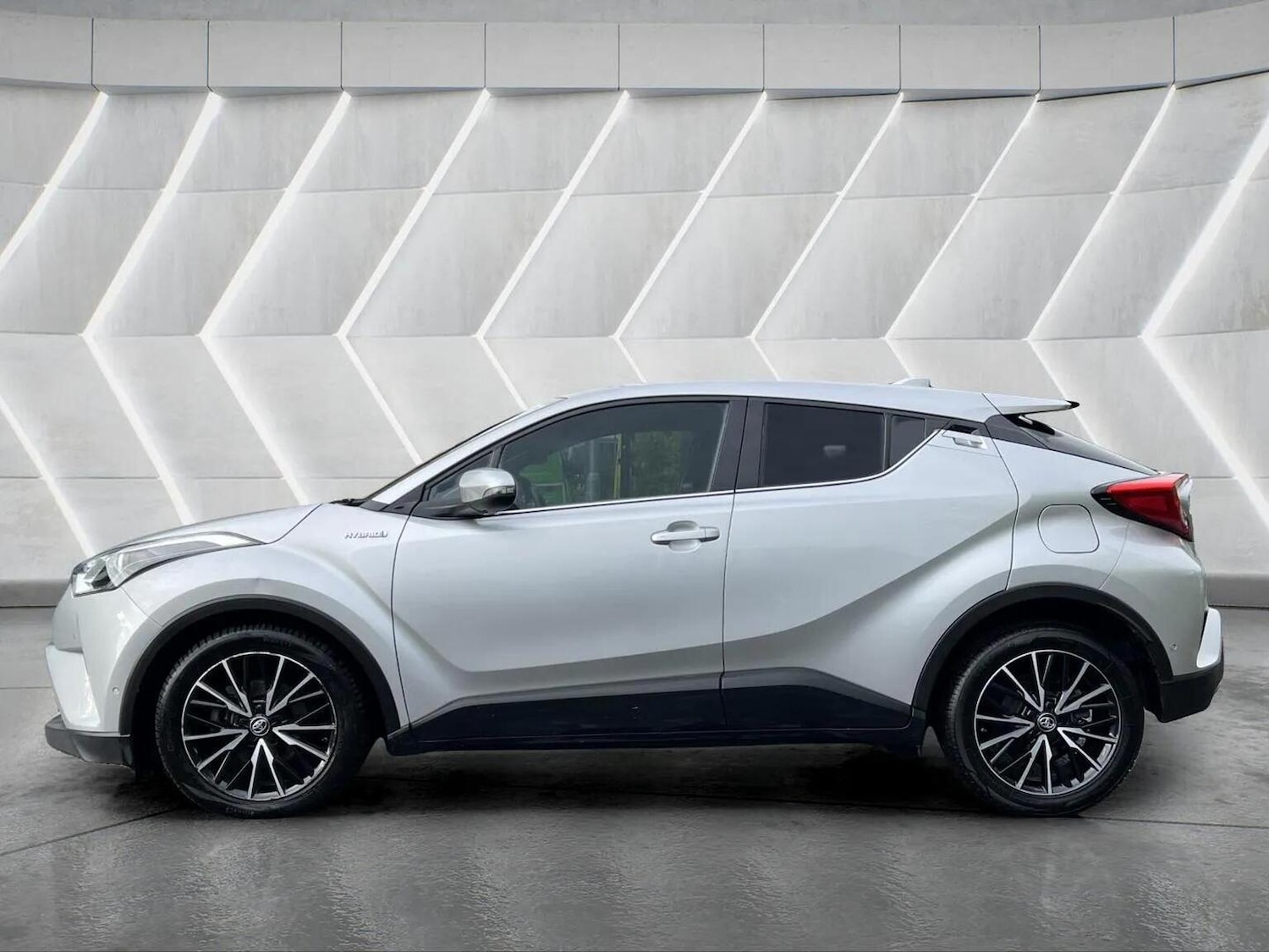 Used Toyota C-HR 2018 for sale - 76566623: Photo 12