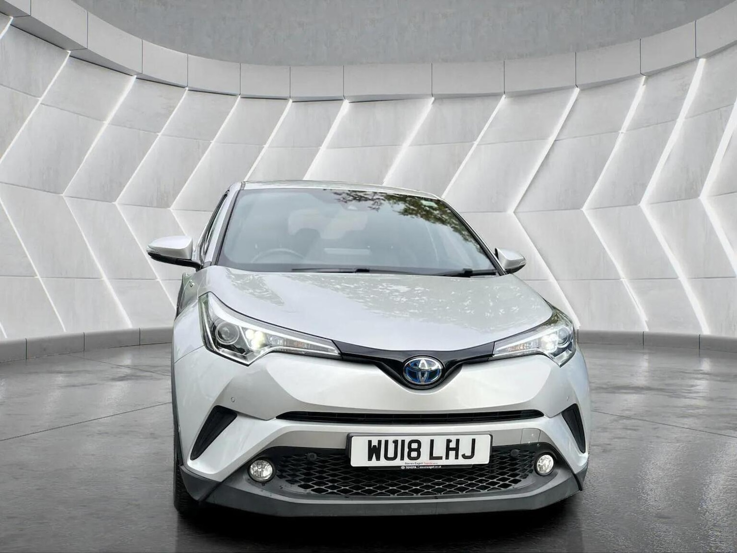 Used Toyota C-HR 2018 for sale - 76566623: Photo 2