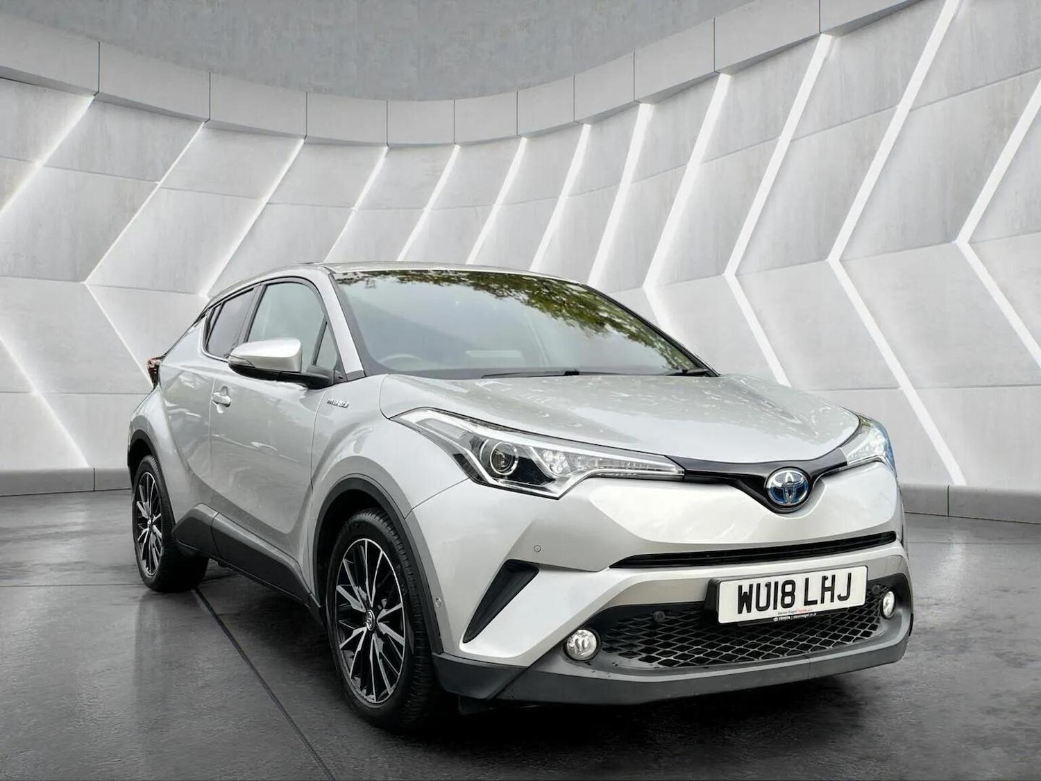 Used Toyota C-HR 2018 for sale - 76566623: Photo 3