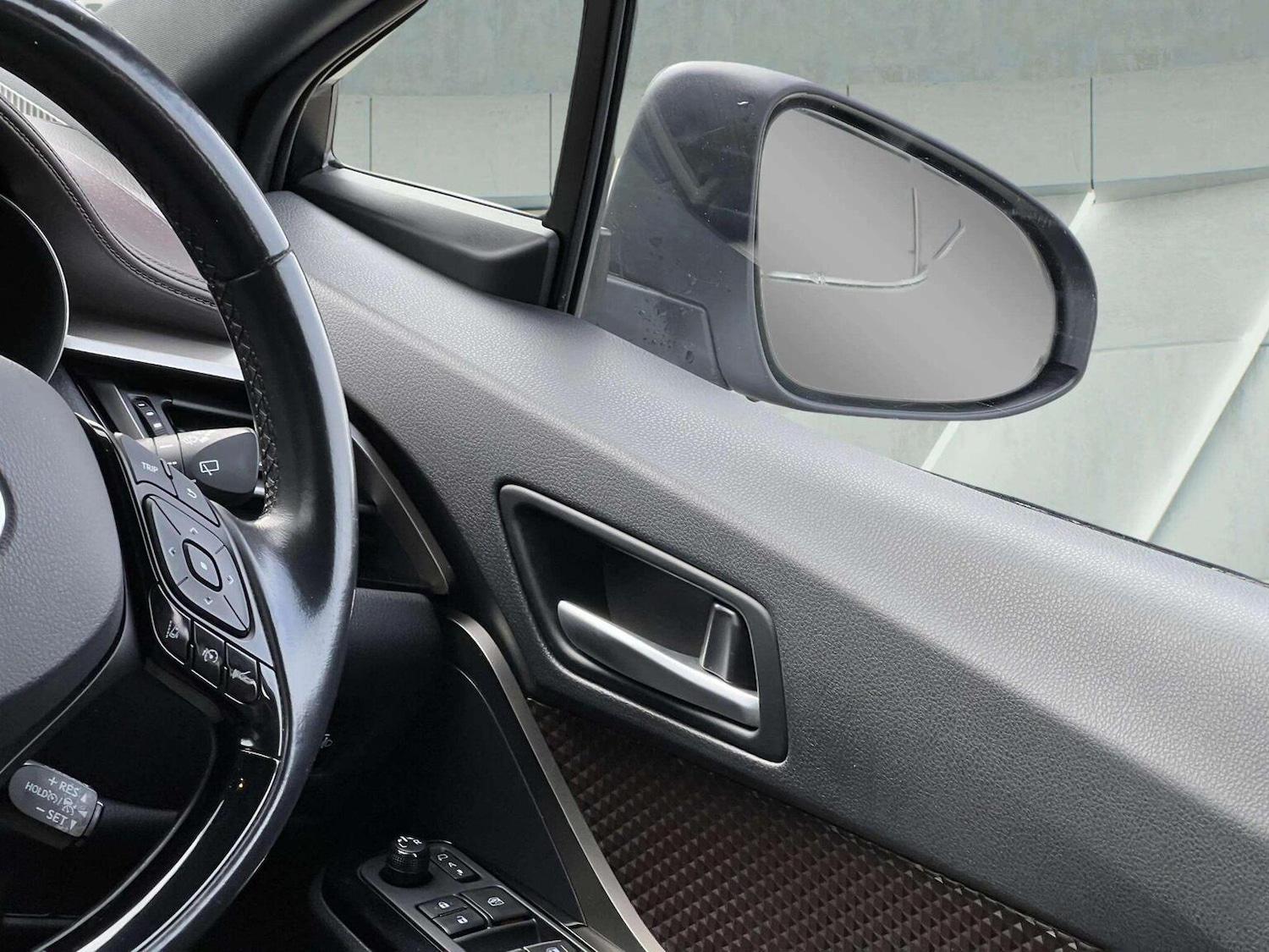 Used Toyota C-HR 2018 for sale - 76566623: Photo 46